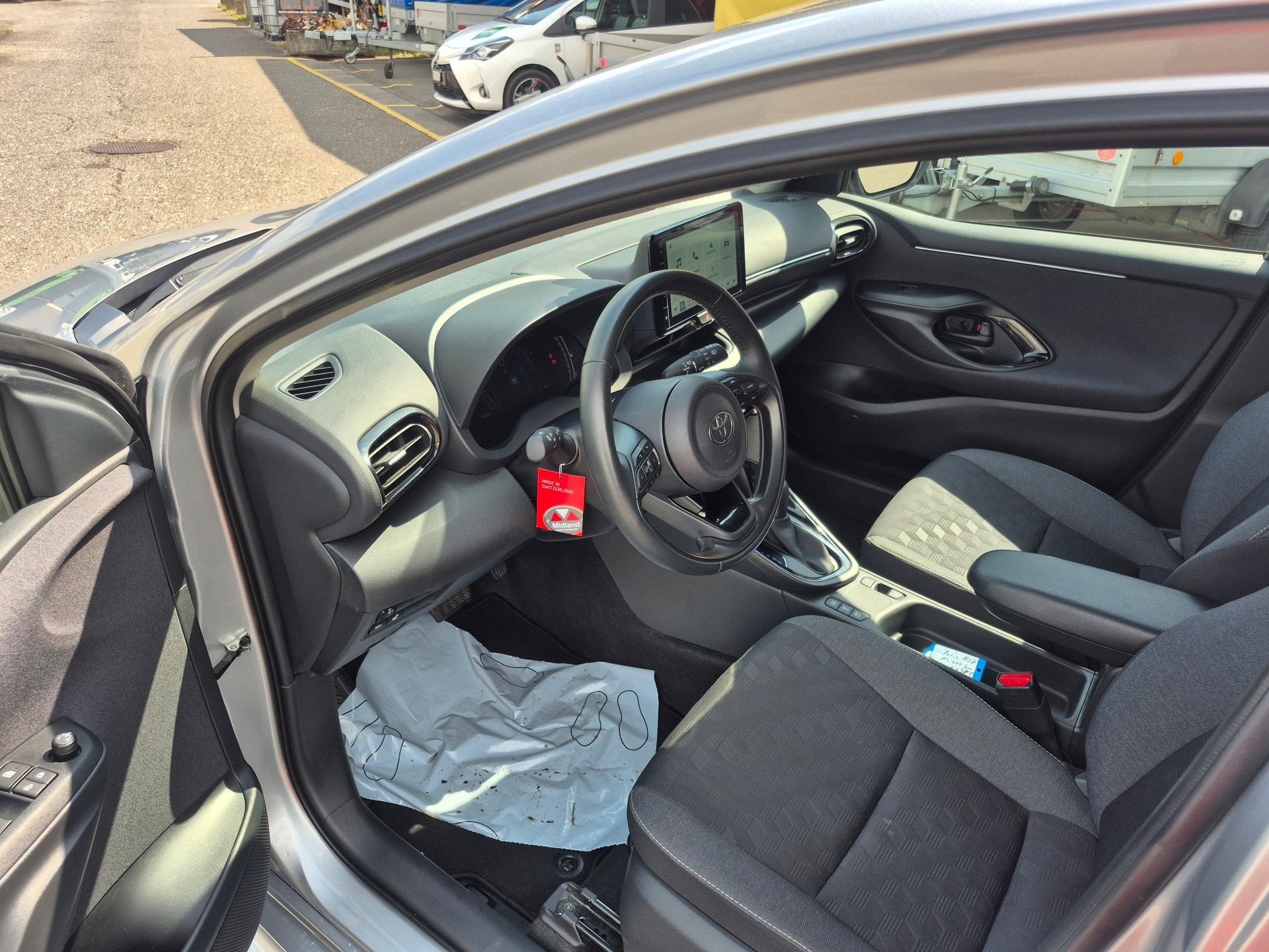 TOYOTA Yaris 1.5 Trend e-CVT-image-8