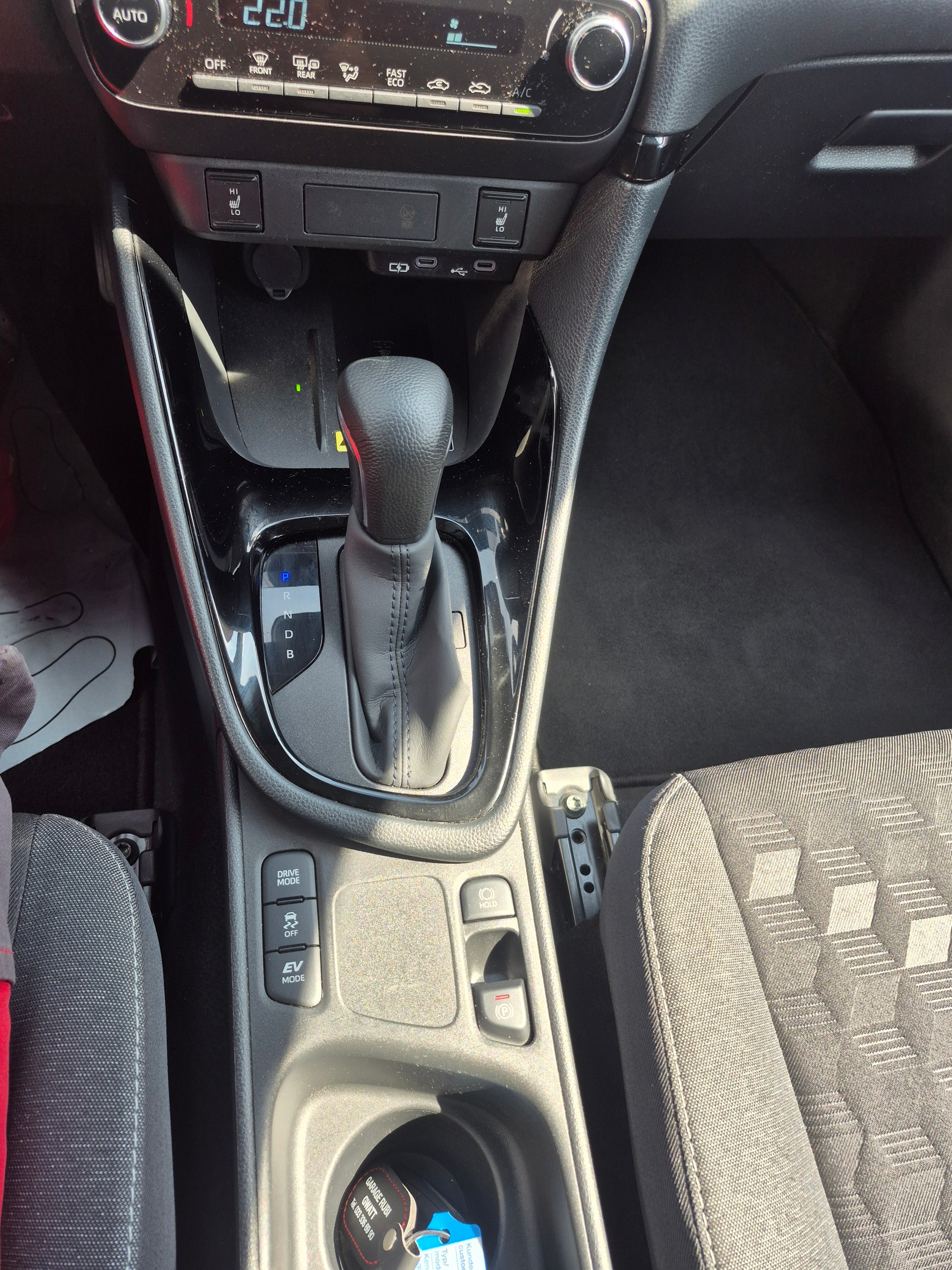 TOYOTA Yaris 1.5 Trend e-CVT-image-17