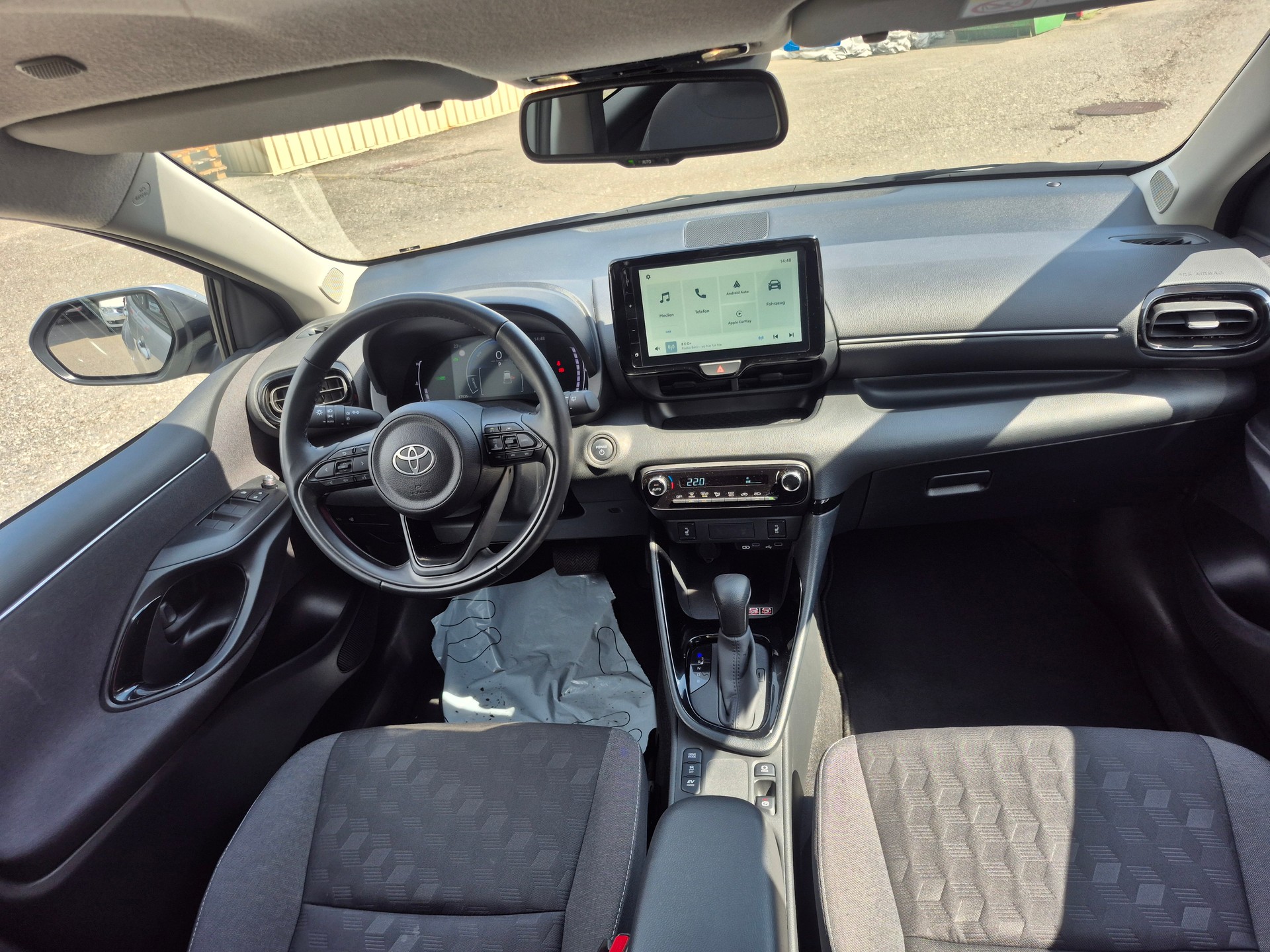 TOYOTA Yaris 1.5 Trend e-CVT-image-13