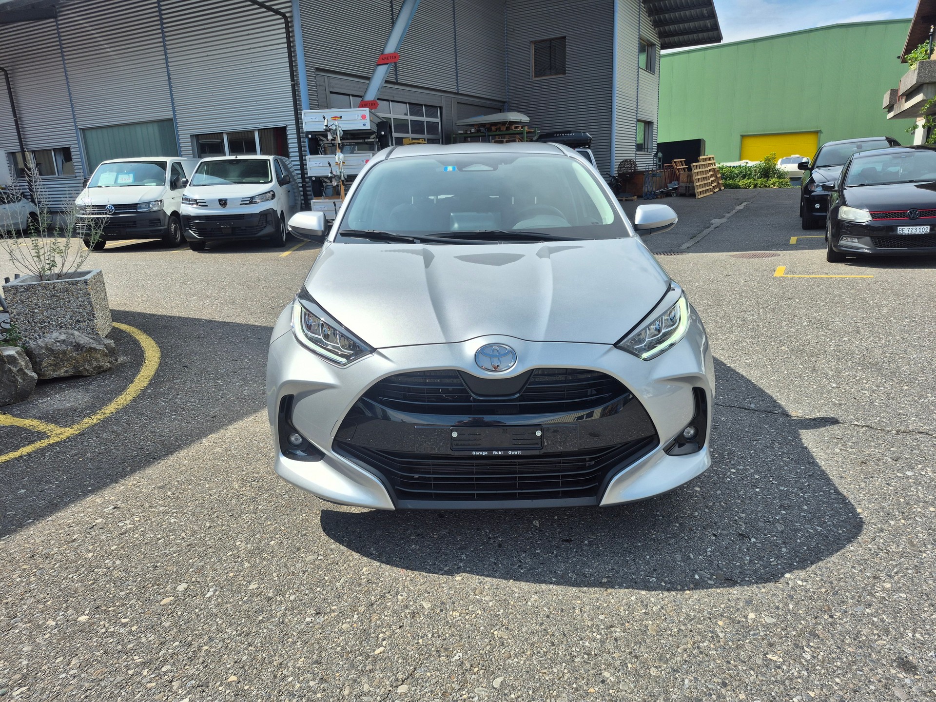 TOYOTA Yaris 1.5 Trend e-CVT-image-1