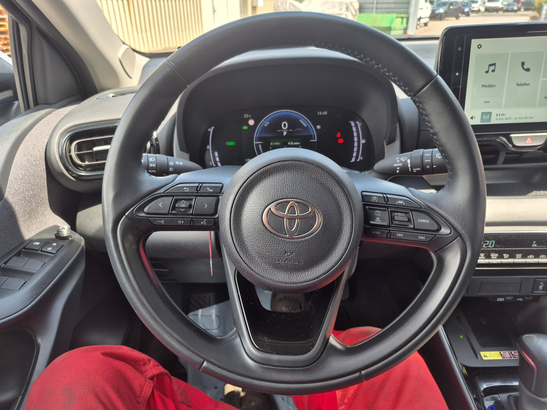 TOYOTA Yaris 1.5 Trend e-CVT-image-16