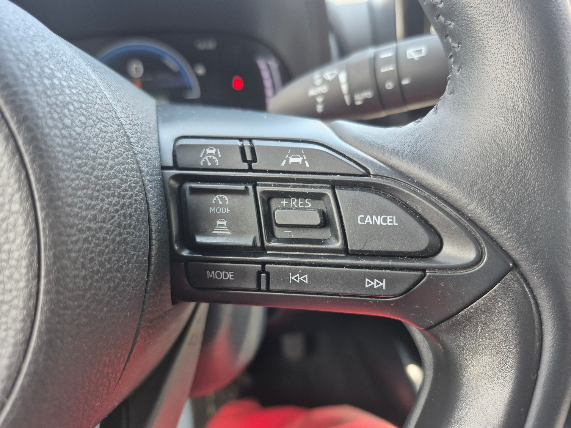 TOYOTA Yaris 1.5 Trend e-CVT-image-22
