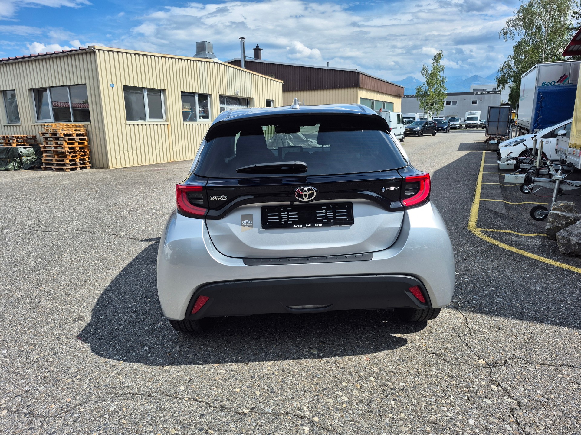 TOYOTA Yaris 1.5 Trend e-CVT-image-5
