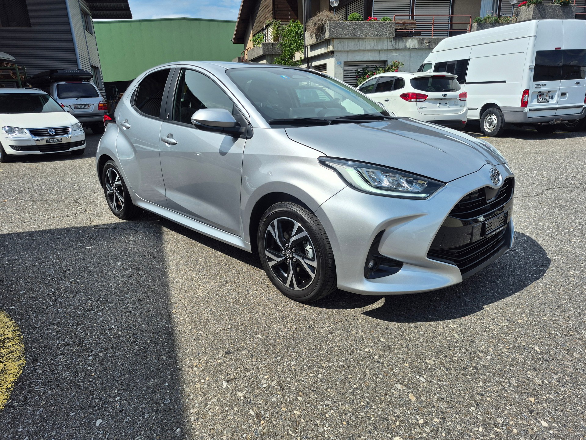 TOYOTA Yaris 1.5 Trend e-CVT-image-2