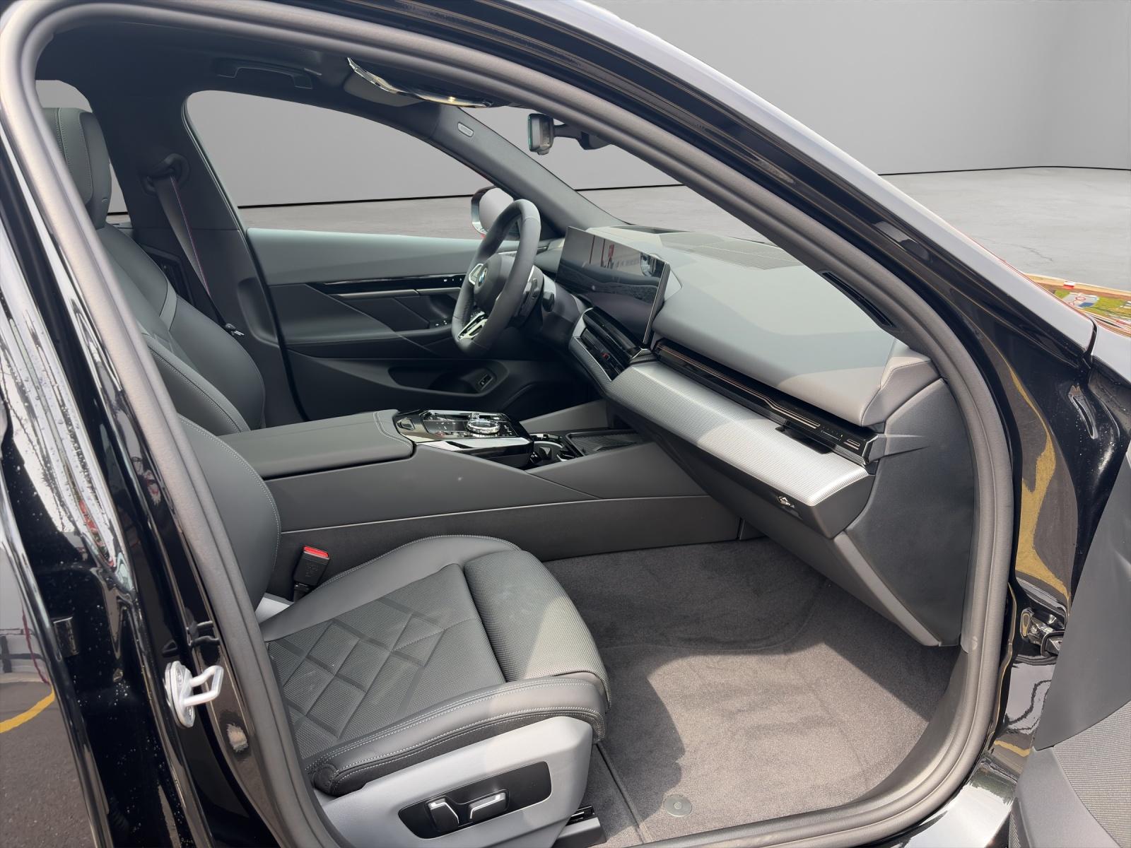 BMW 520d xDrive Touring-image-7