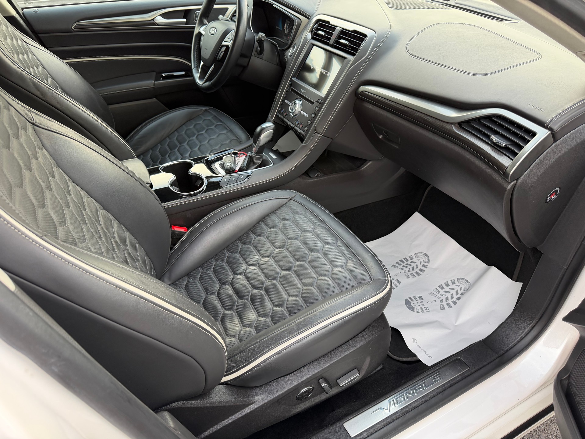 FORD Mondeo 2.0 HEV Vignale eCVT-image-13
