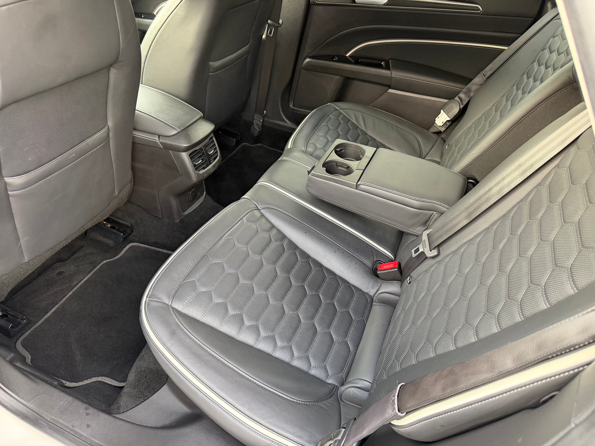 FORD Mondeo 2.0 HEV Vignale eCVT-image-8