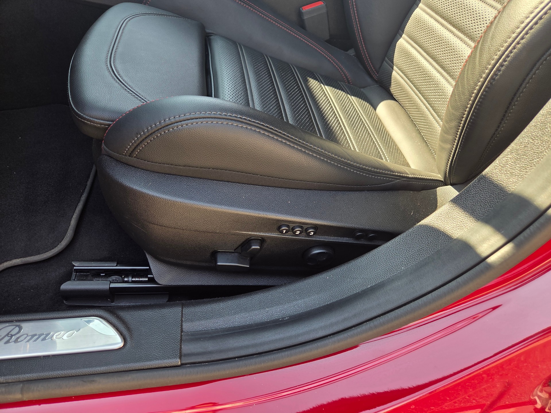 ALFA ROMEO Giulia 2.0 Competizione Q4 AT8-image-12