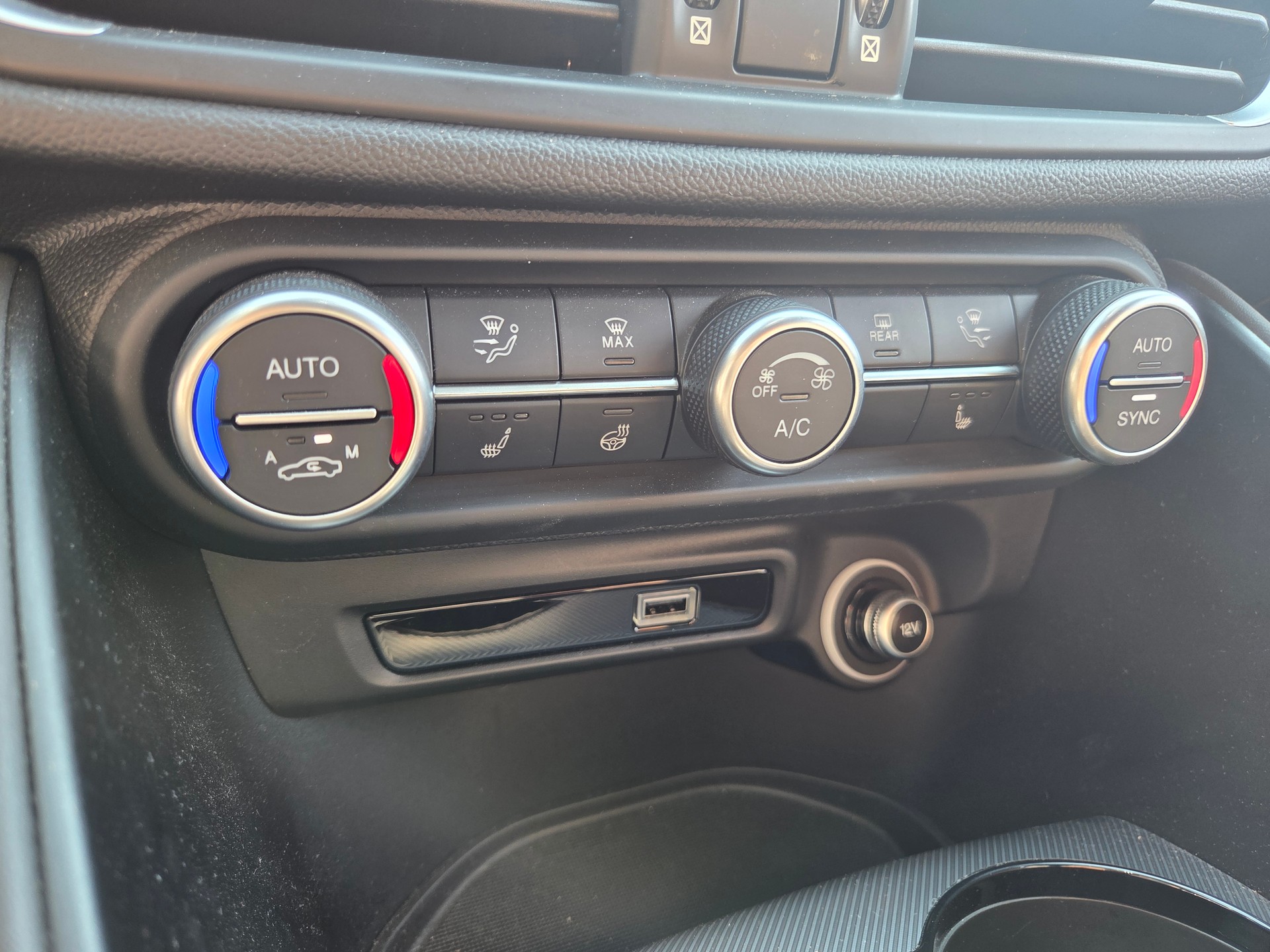 ALFA ROMEO Giulia 2.0 Competizione Q4 AT8-image-17