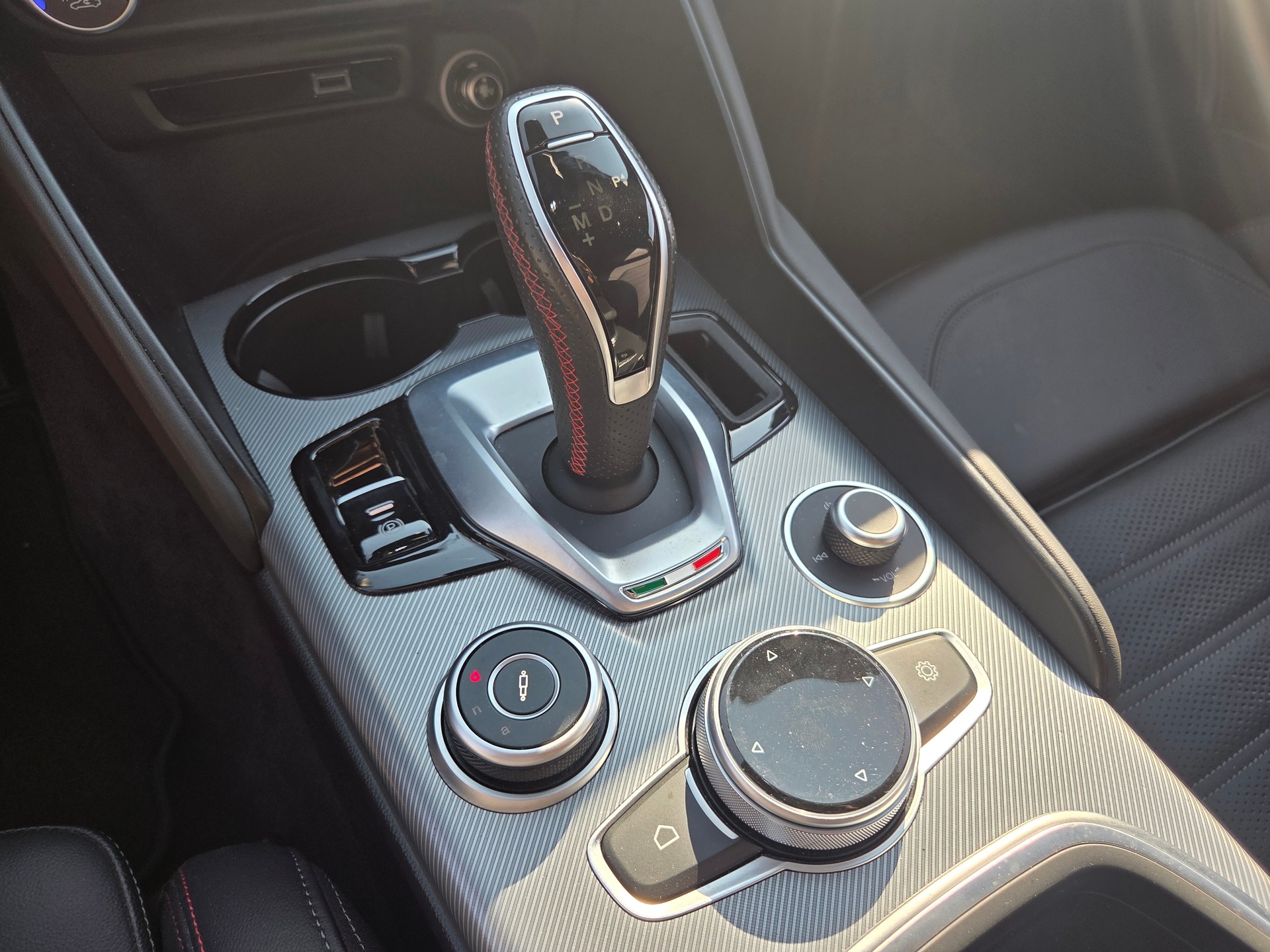ALFA ROMEO Giulia 2.0 Competizione Q4 AT8-image-18