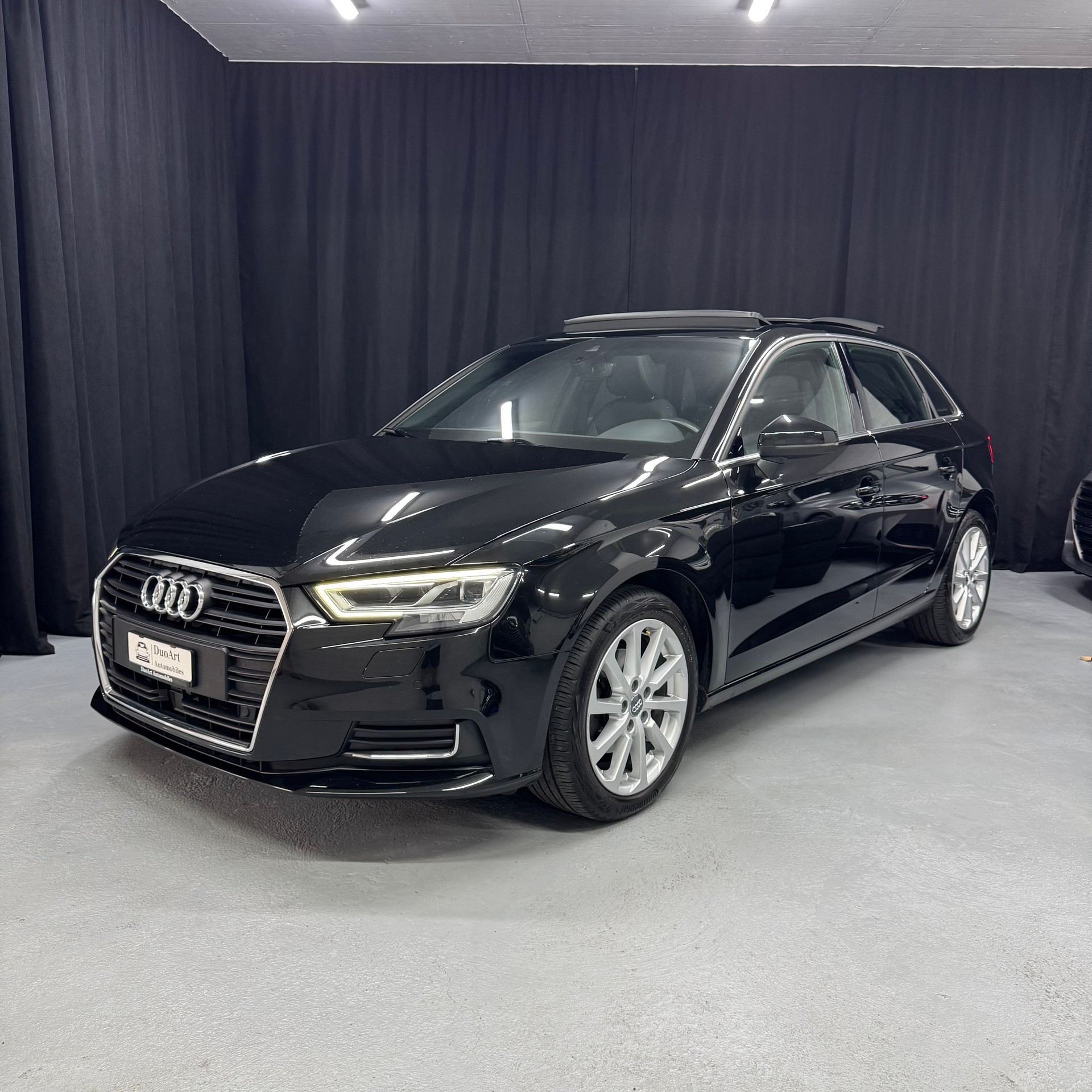 AUDI A3 Sportback 35 TFSI Design S-tronic-image-2