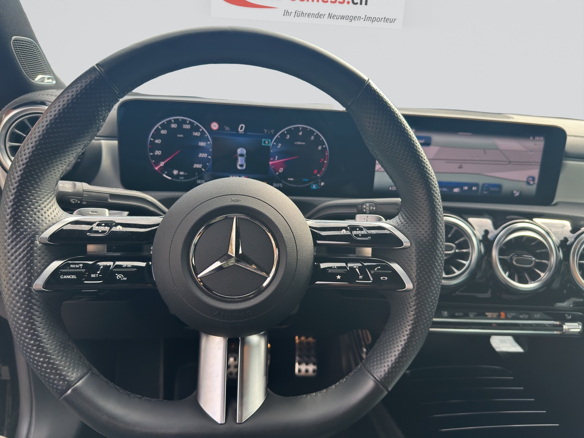 MERCEDES-BENZ CLA 250 4Matic 8G-DCT AMG Line Night-image-11