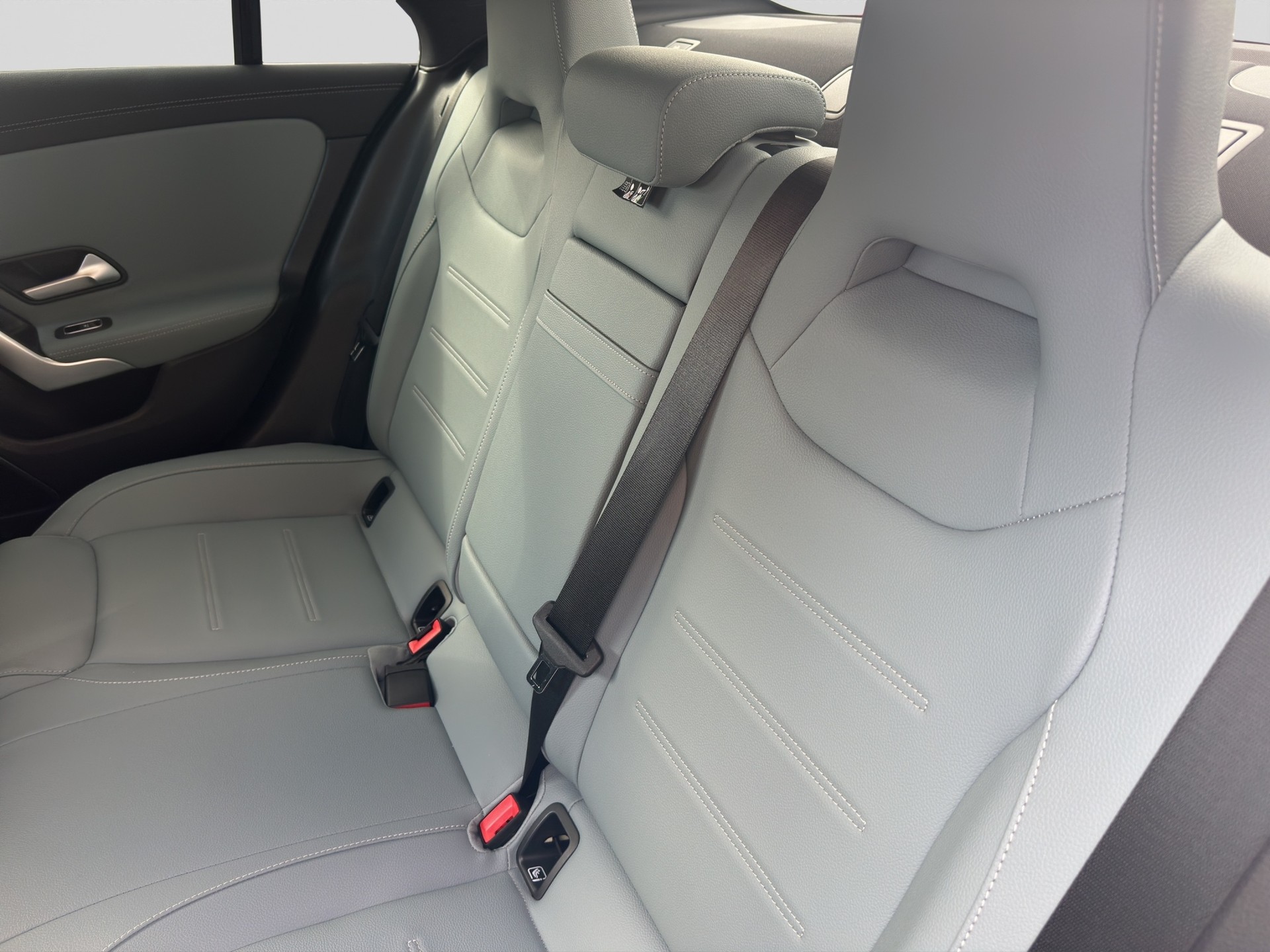 MERCEDES-BENZ CLA 250 4Matic 8G-DCT AMG Line Night-image-6