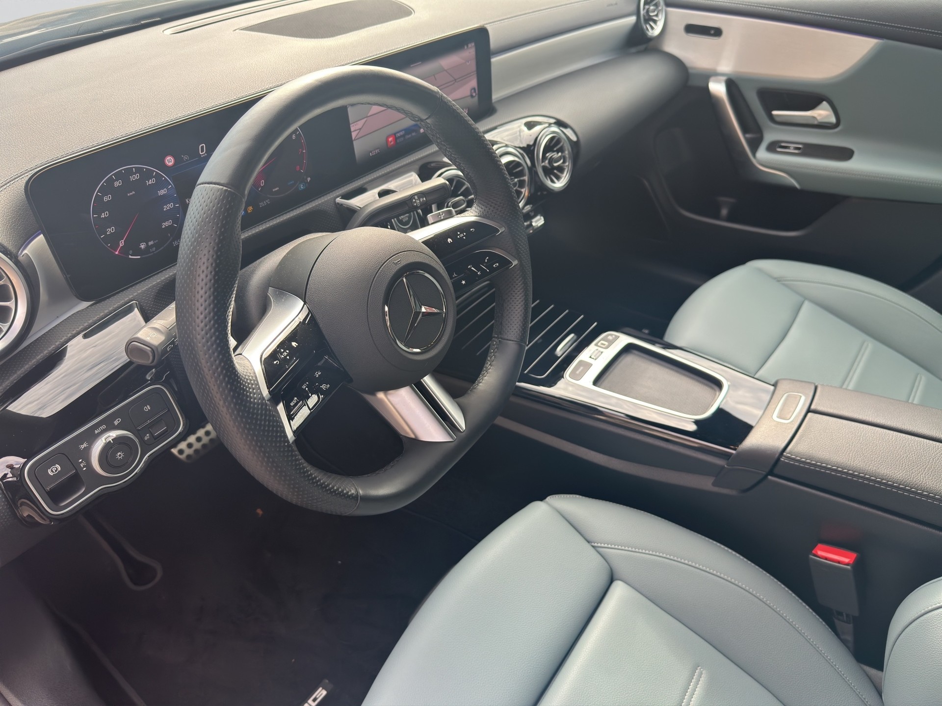 MERCEDES-BENZ CLA 250 4Matic 8G-DCT AMG Line Night-image-7