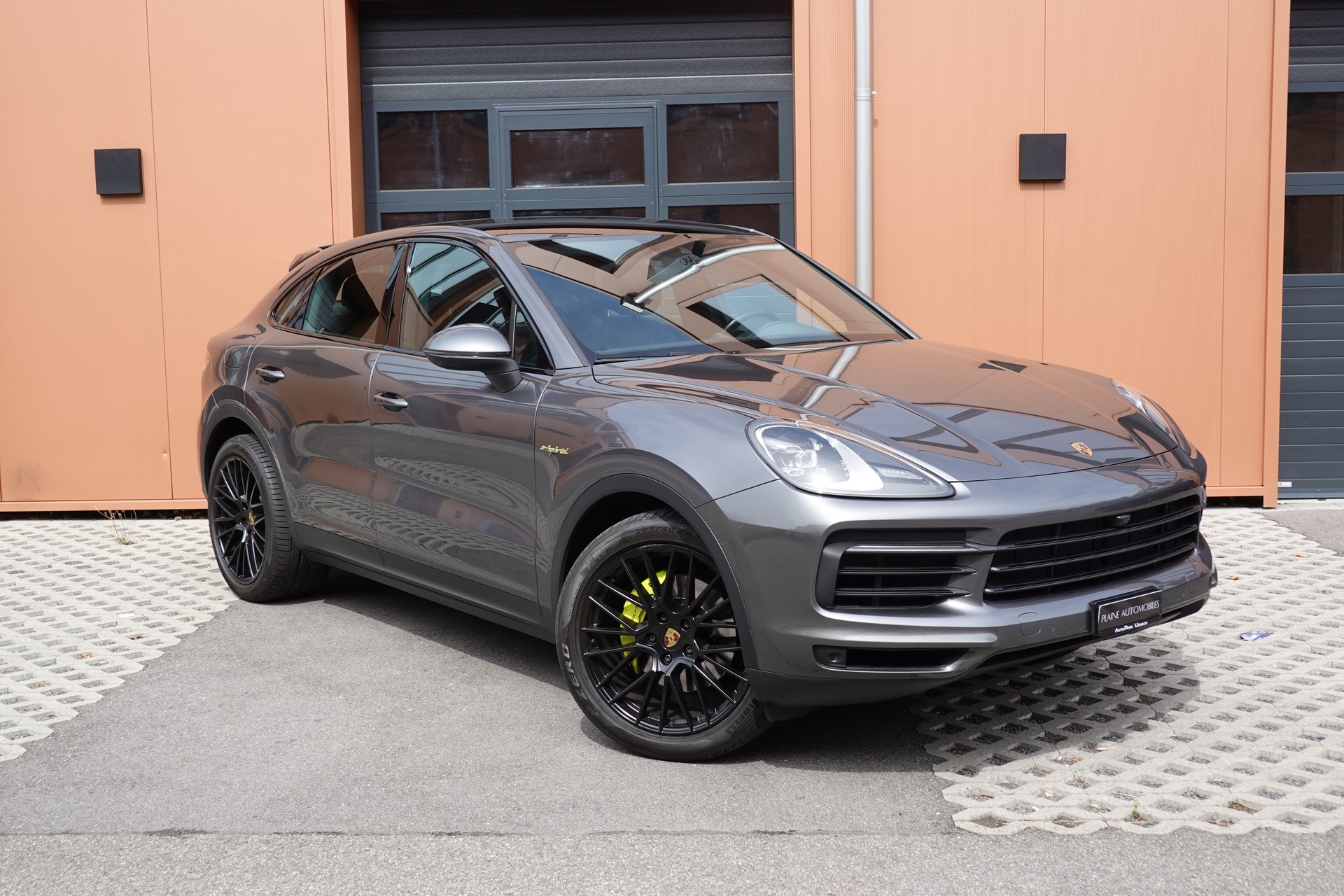 PORSCHE Cayenne Coupé E-Hybrid "*CH Auto * Sièges Chauffants * Tempomat Adaptatif * Caméra 360' * Phares LED*"-image-0