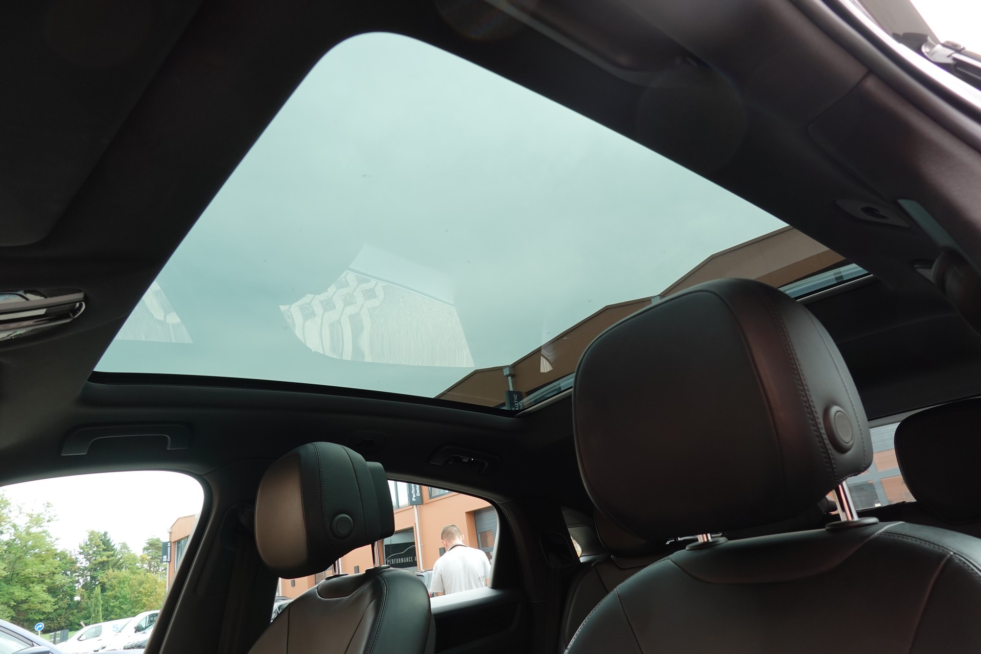 PORSCHE Cayenne Coupé E-Hybrid "*CH Auto * Sièges Chauffants * Tempomat Adaptatif * Caméra 360' * Phares LED*"-image-19