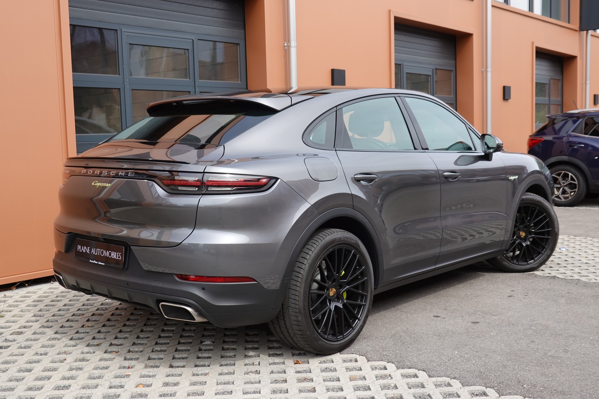 PORSCHE Cayenne Coupé E-Hybrid "*CH Auto * Sièges Chauffants * Tempomat Adaptatif * Caméra 360' * Phares LED*"-image-5