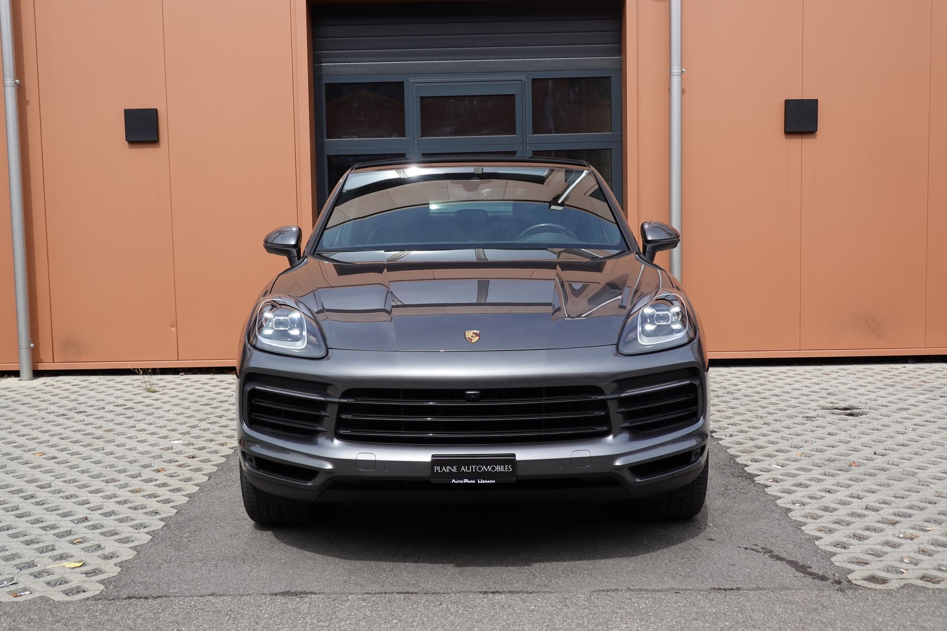 PORSCHE Cayenne Coupé E-Hybrid "*CH Auto * Sièges Chauffants * Tempomat Adaptatif * Caméra 360' * Phares LED*"-image-1