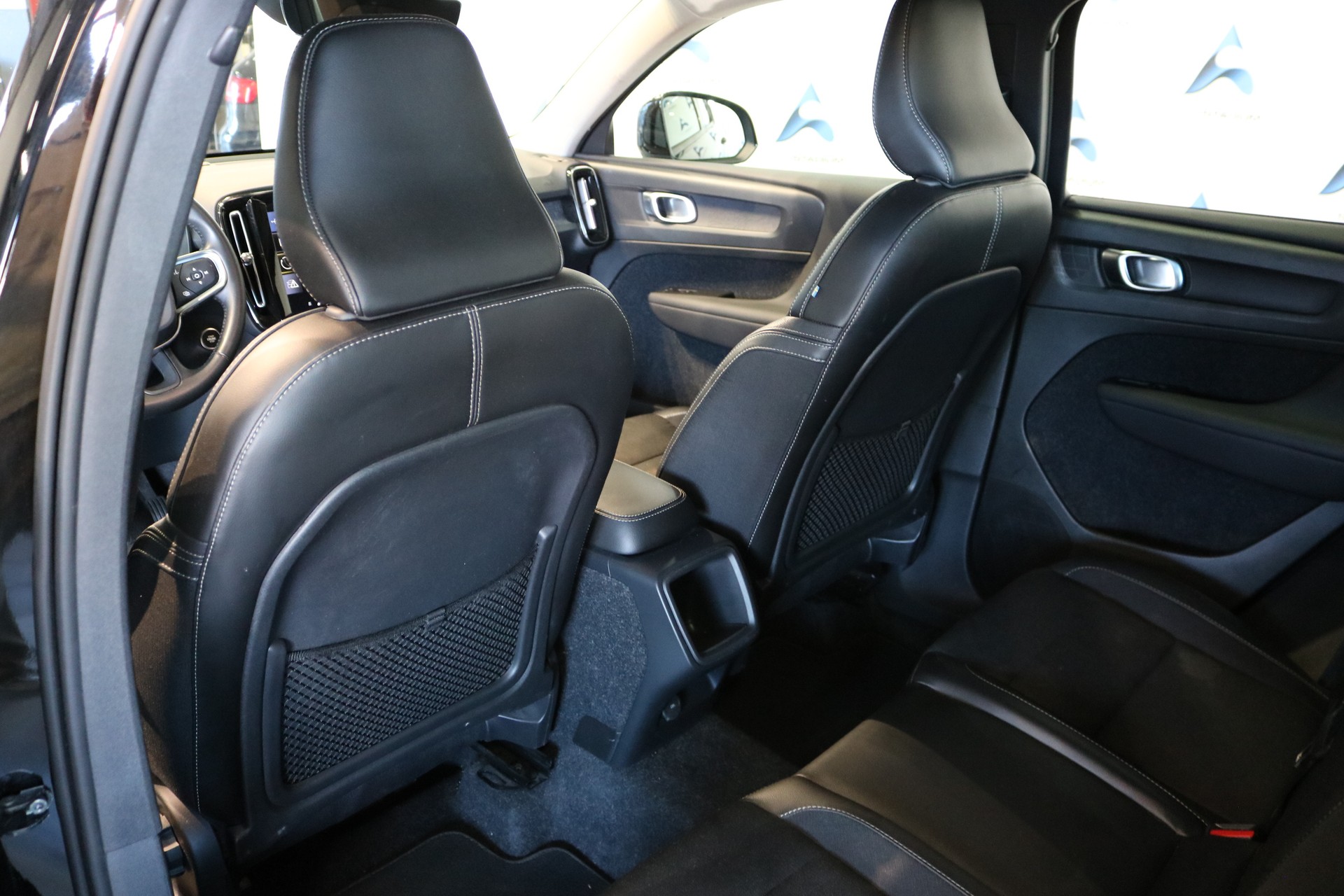VOLVO XC40 D3 Inscription-image-13