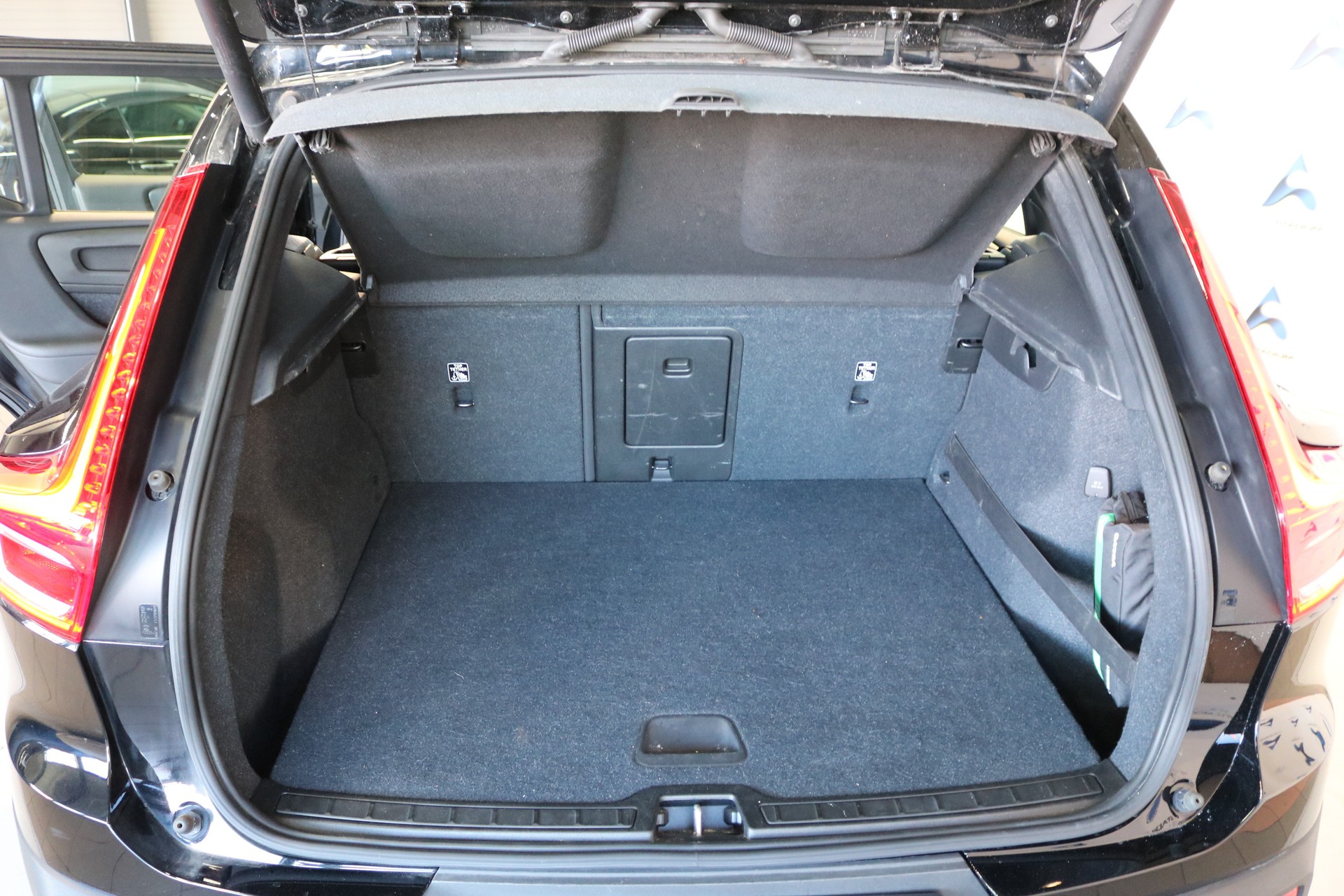 VOLVO XC40 D3 Inscription-image-5