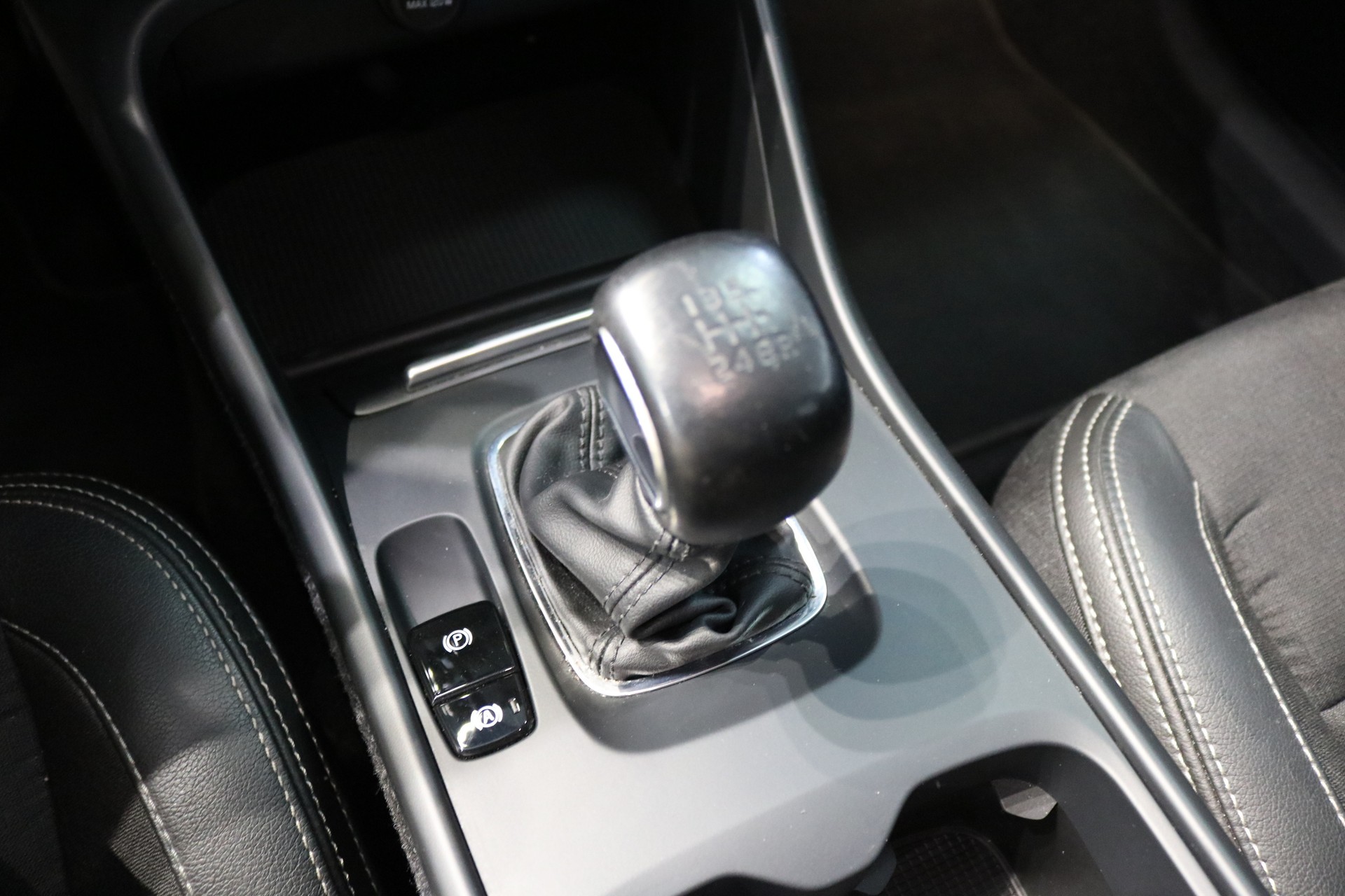 VOLVO XC40 D3 Inscription-image-18
