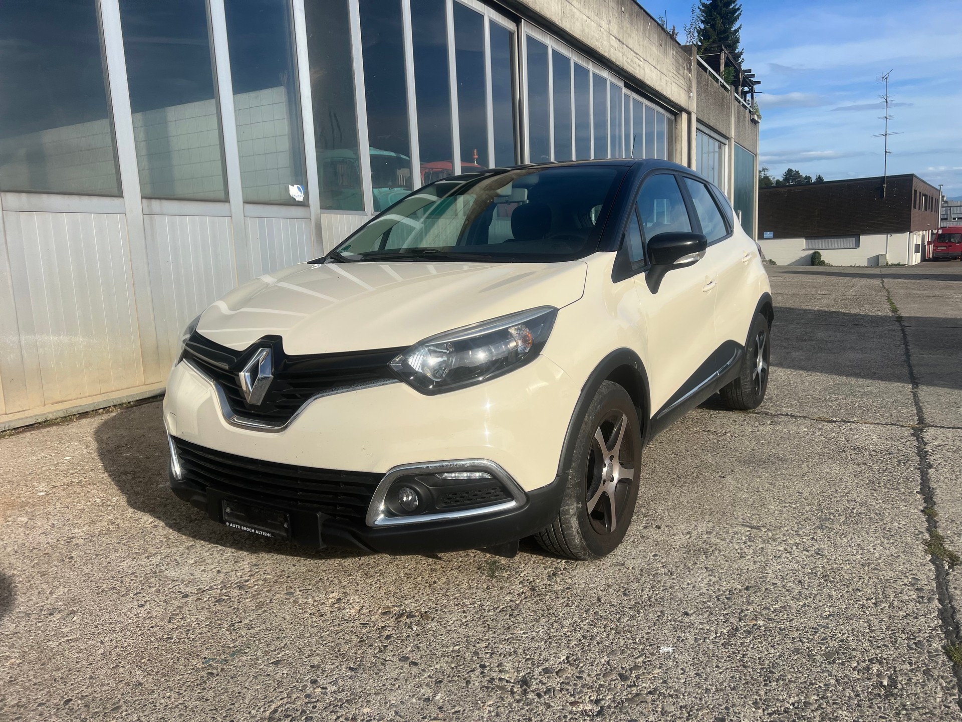 RENAULT Captur 1.2 T 16V Dynamique EDC-image-1