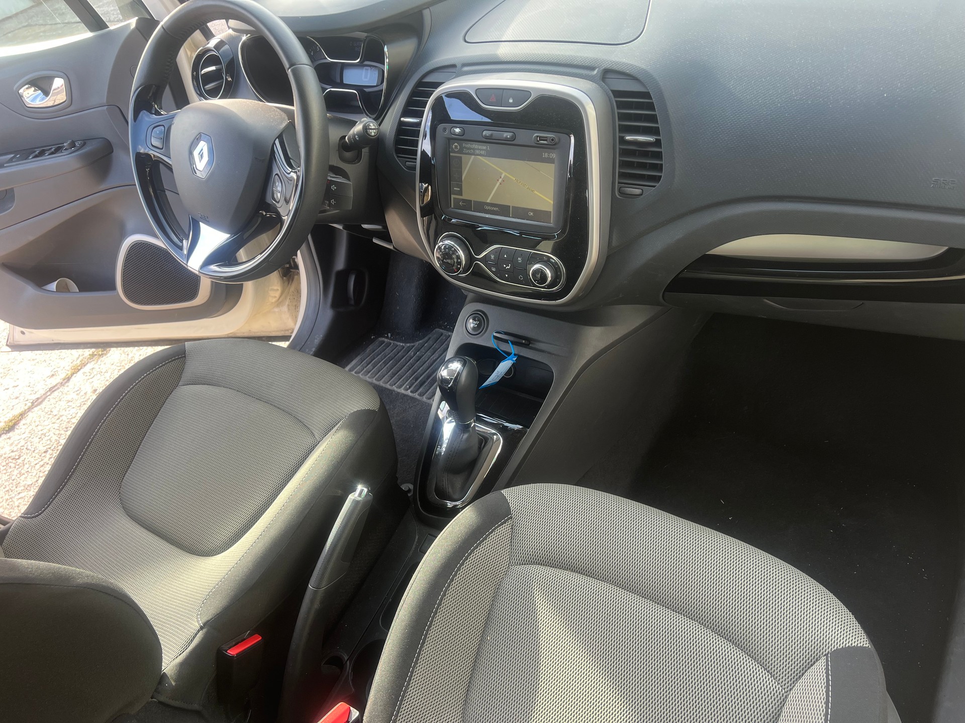 RENAULT Captur 1.2 T 16V Dynamique EDC-image-10