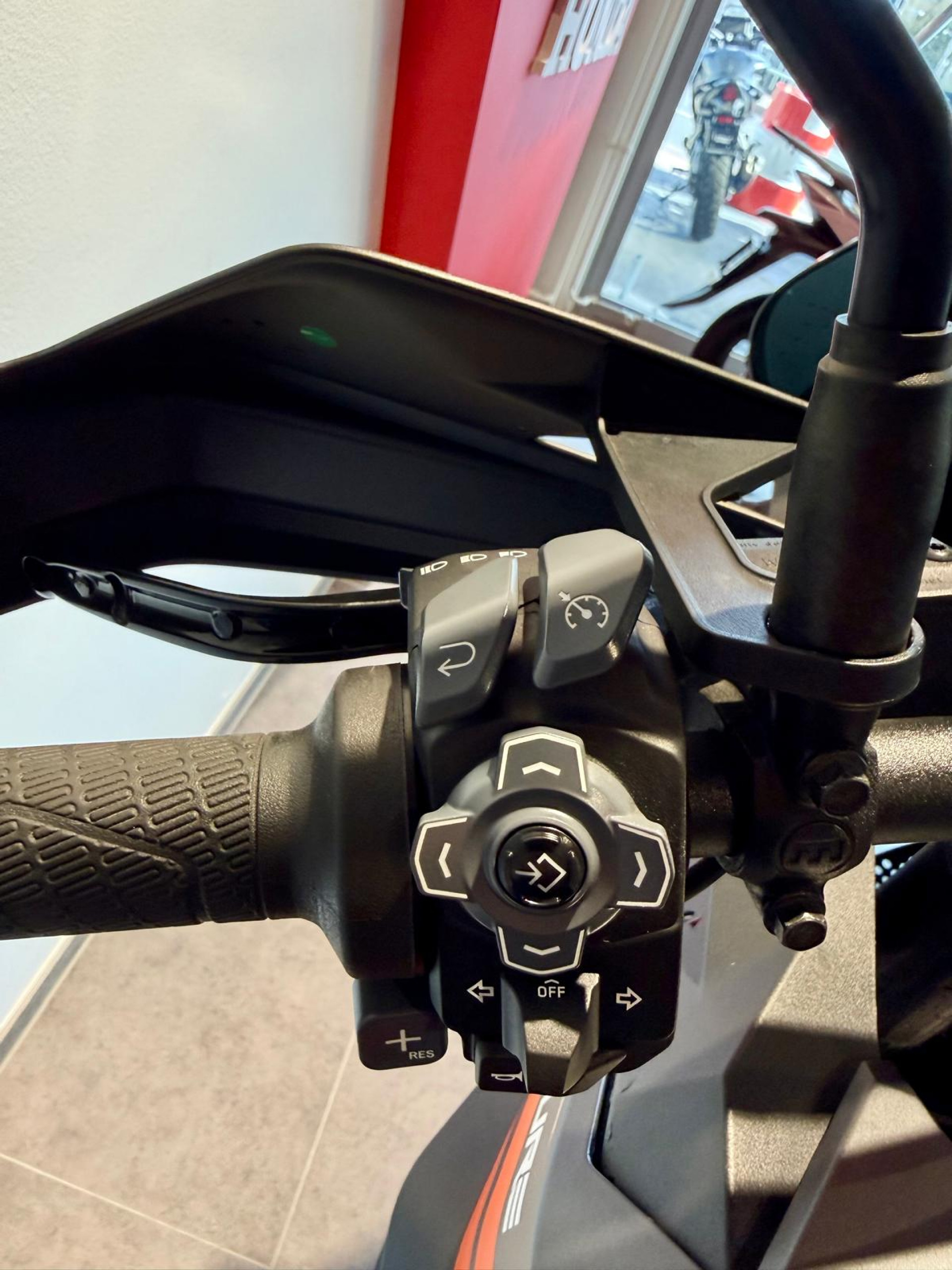 KTM 1290 Super Adventure S-image-4
