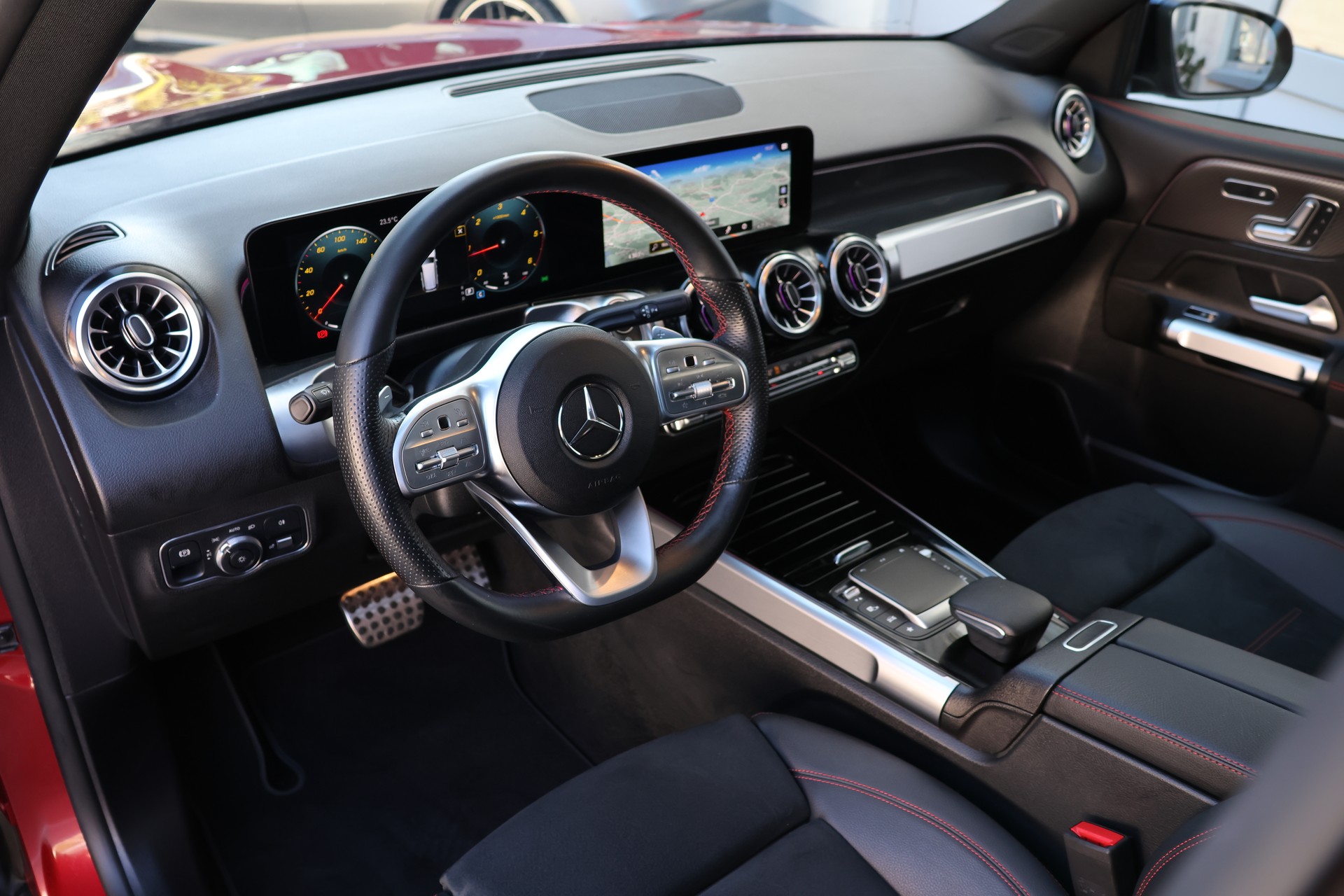 MERCEDES-BENZ GLB 220 d 4Matic AMG Line 8G-Tronic (CH) + 2.0T AHK-image-11