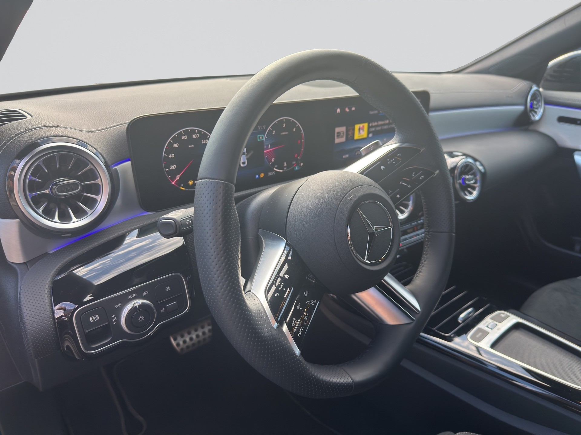 MERCEDES-BENZ CLA 200 d AMG Edition Night 8G-DCT-image-6