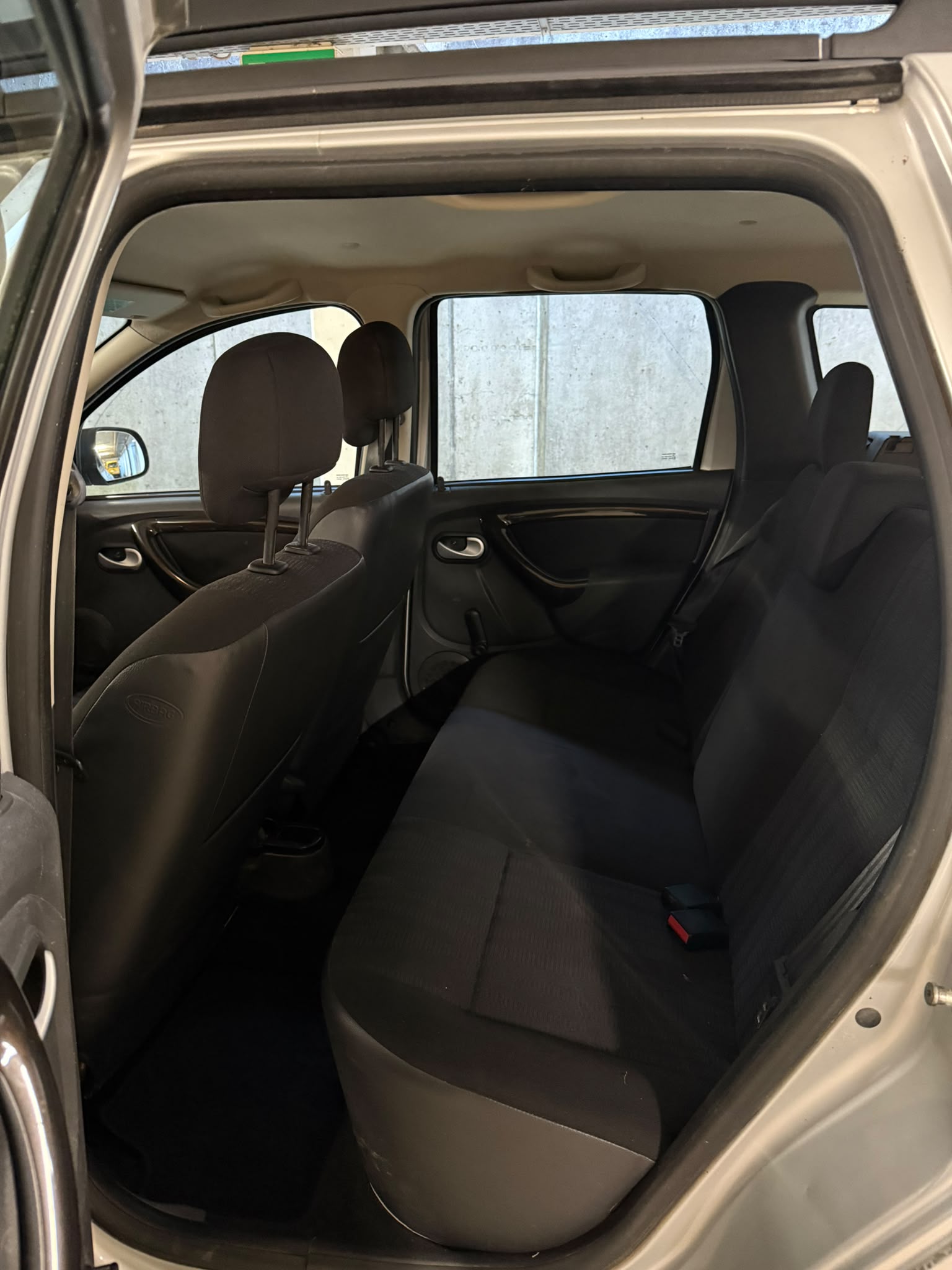 DACIA Duster 1.6 Ambiance 4x4-image-9