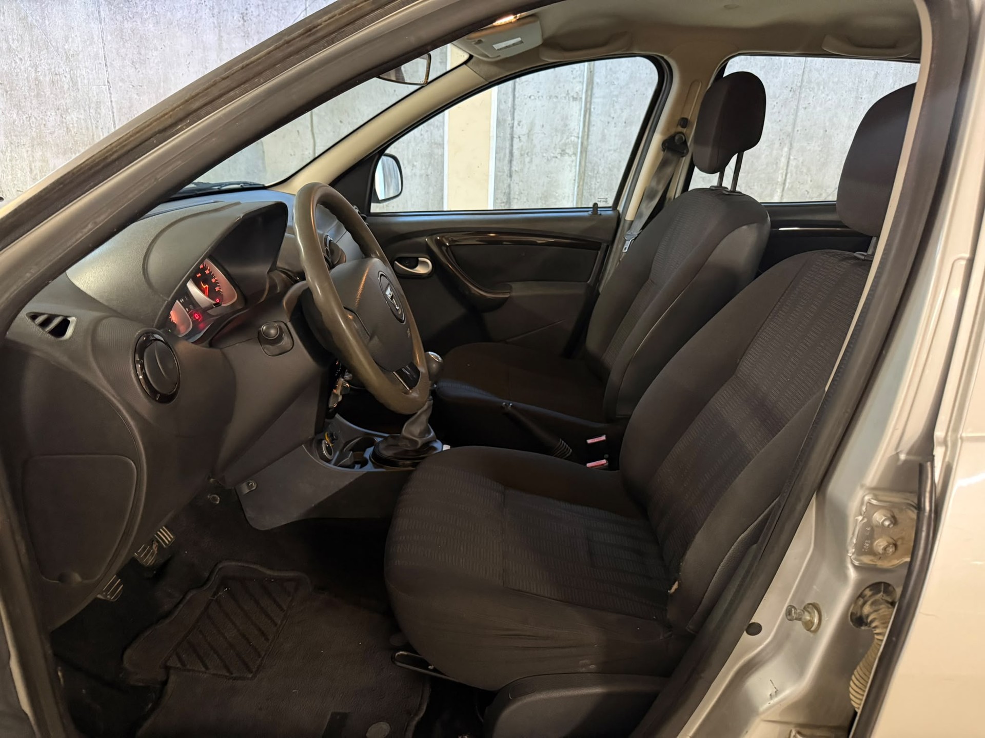 DACIA Duster 1.6 Ambiance 4x4-image-8