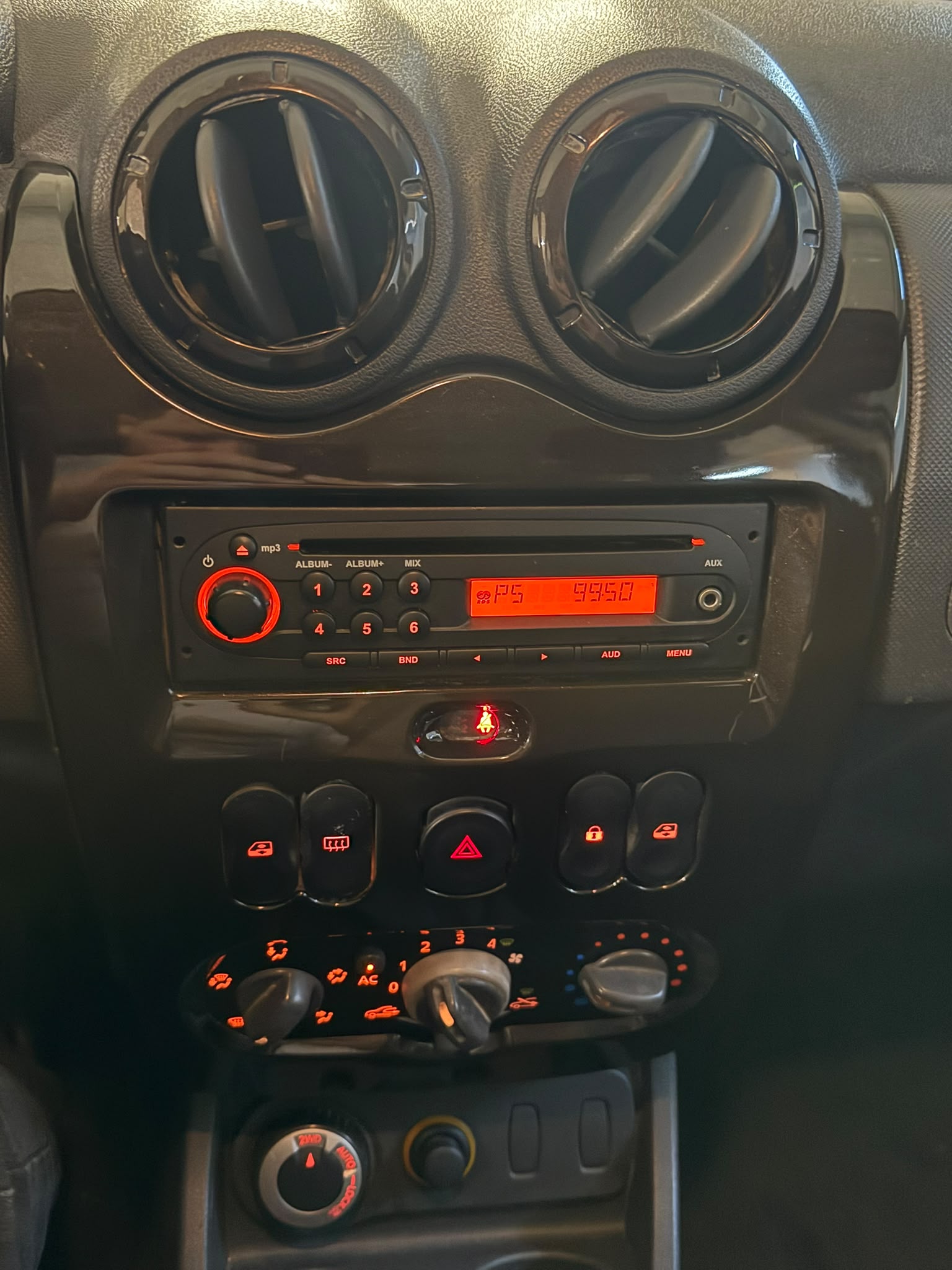 DACIA Duster 1.6 Ambiance 4x4-image-11