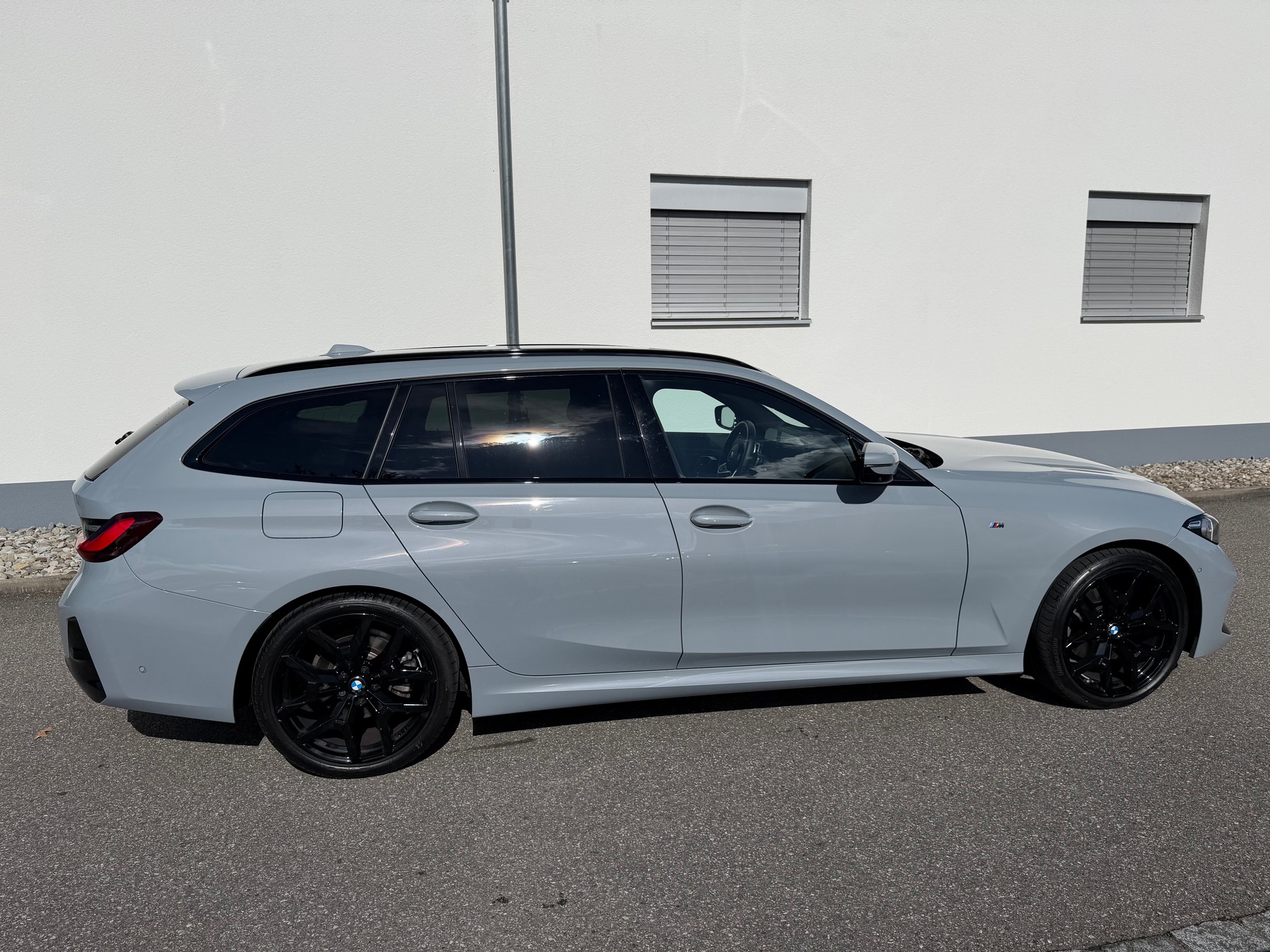 BMW 320d xDrive 48V Touring Steptronic M Sport-image-4