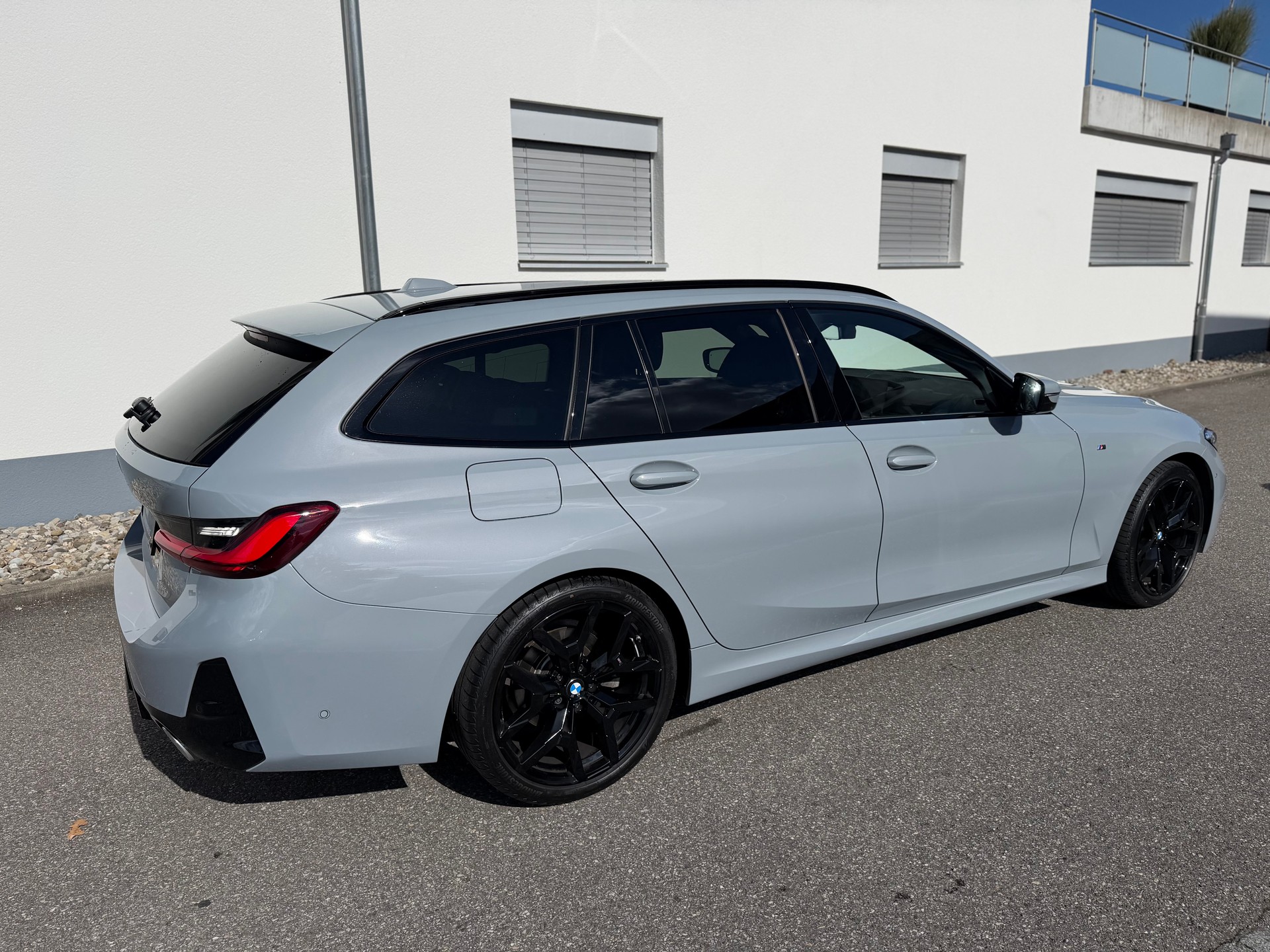 BMW 320d xDrive 48V Touring Steptronic M Sport-image-5