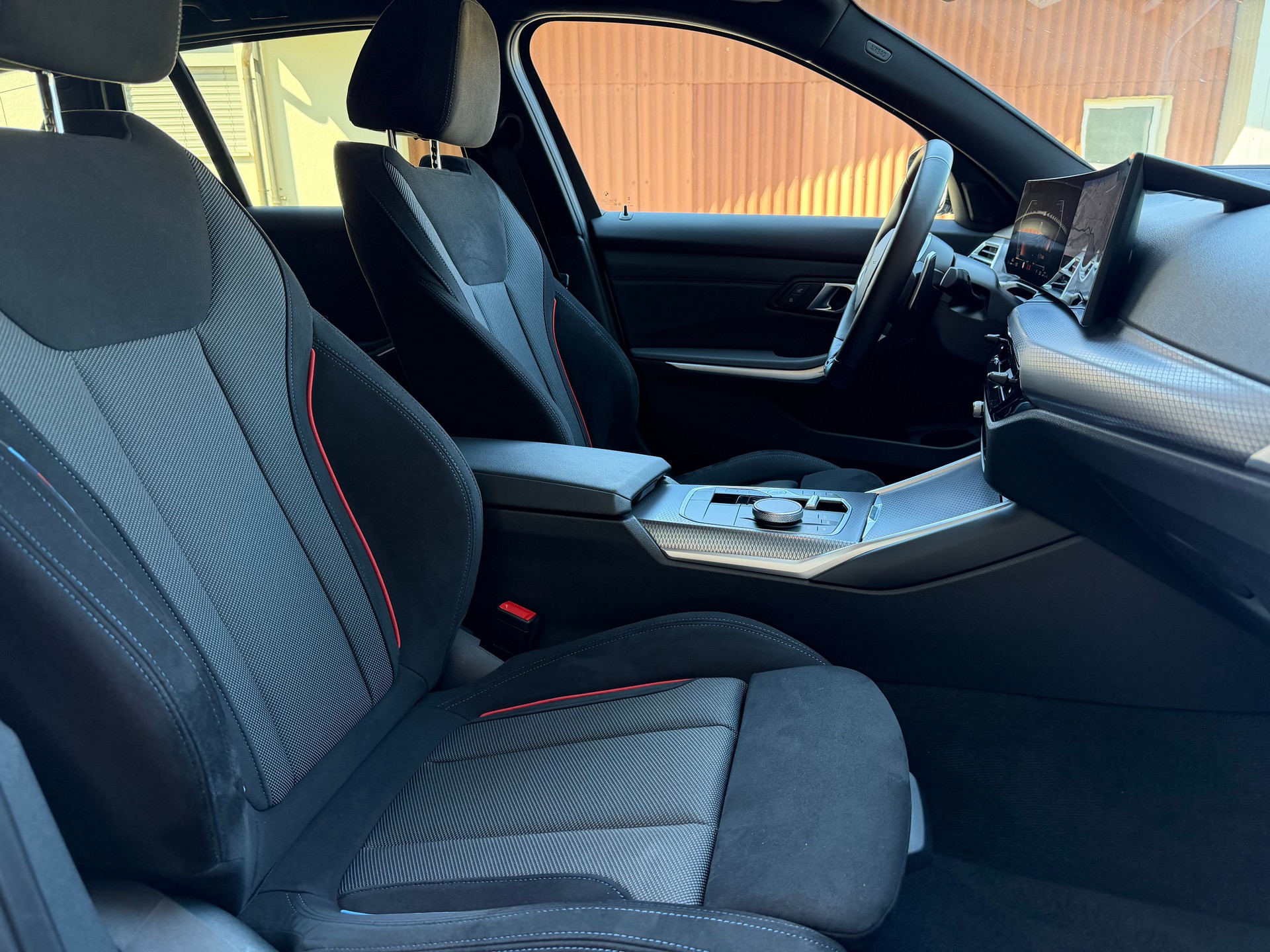 BMW 320d xDrive 48V Touring Steptronic M Sport-image-16