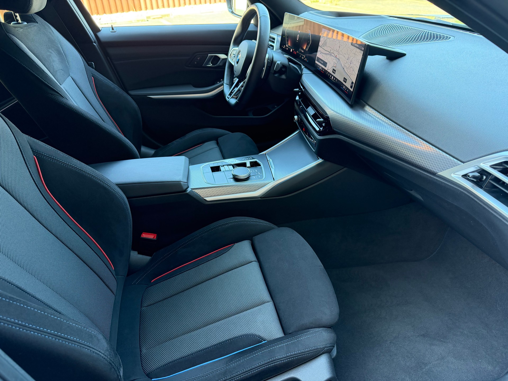 BMW 320d xDrive 48V Touring Steptronic M Sport-image-15