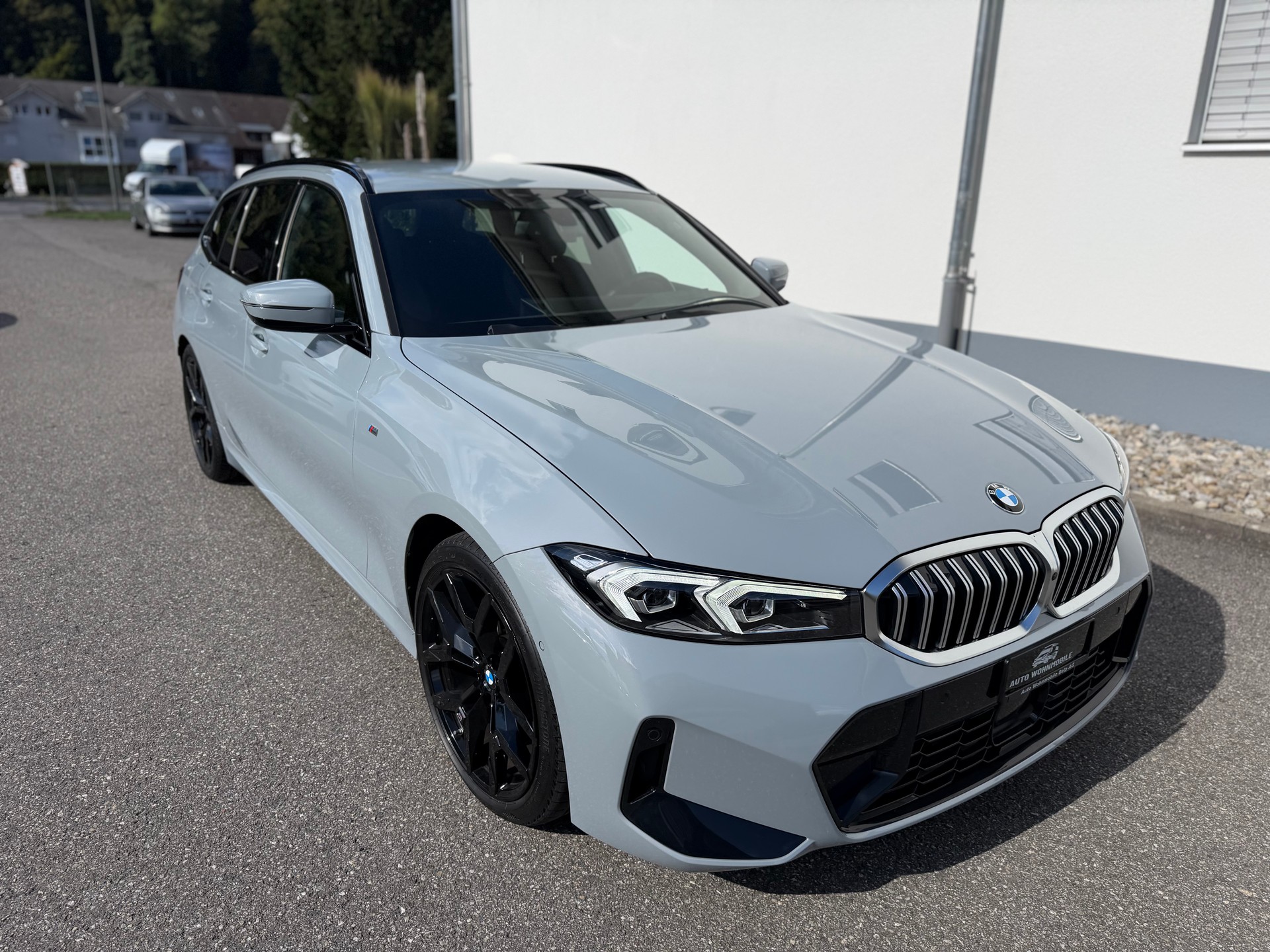 BMW 320d xDrive 48V Touring Steptronic M Sport-image-1