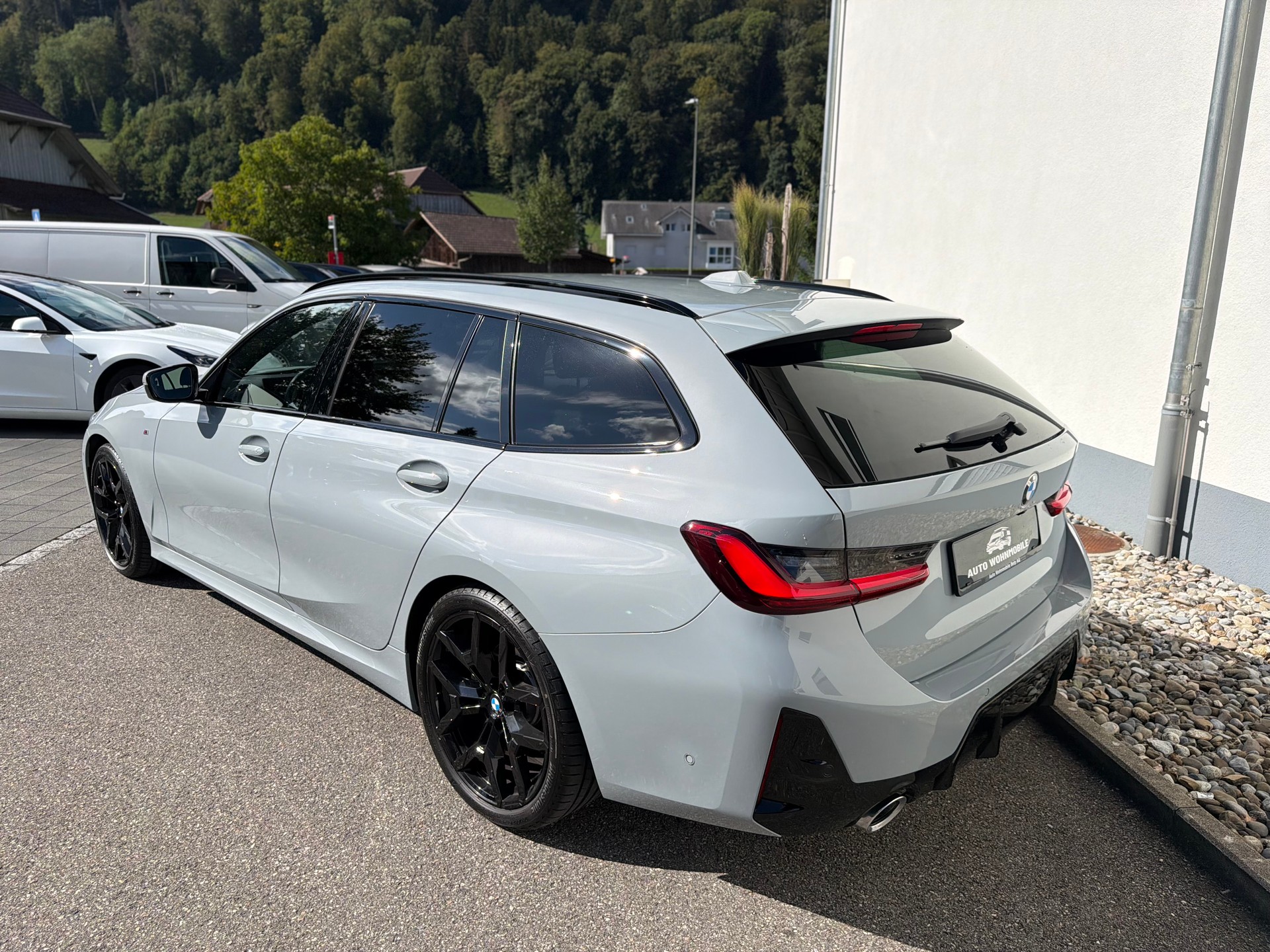BMW 320d xDrive 48V Touring Steptronic M Sport-image-13