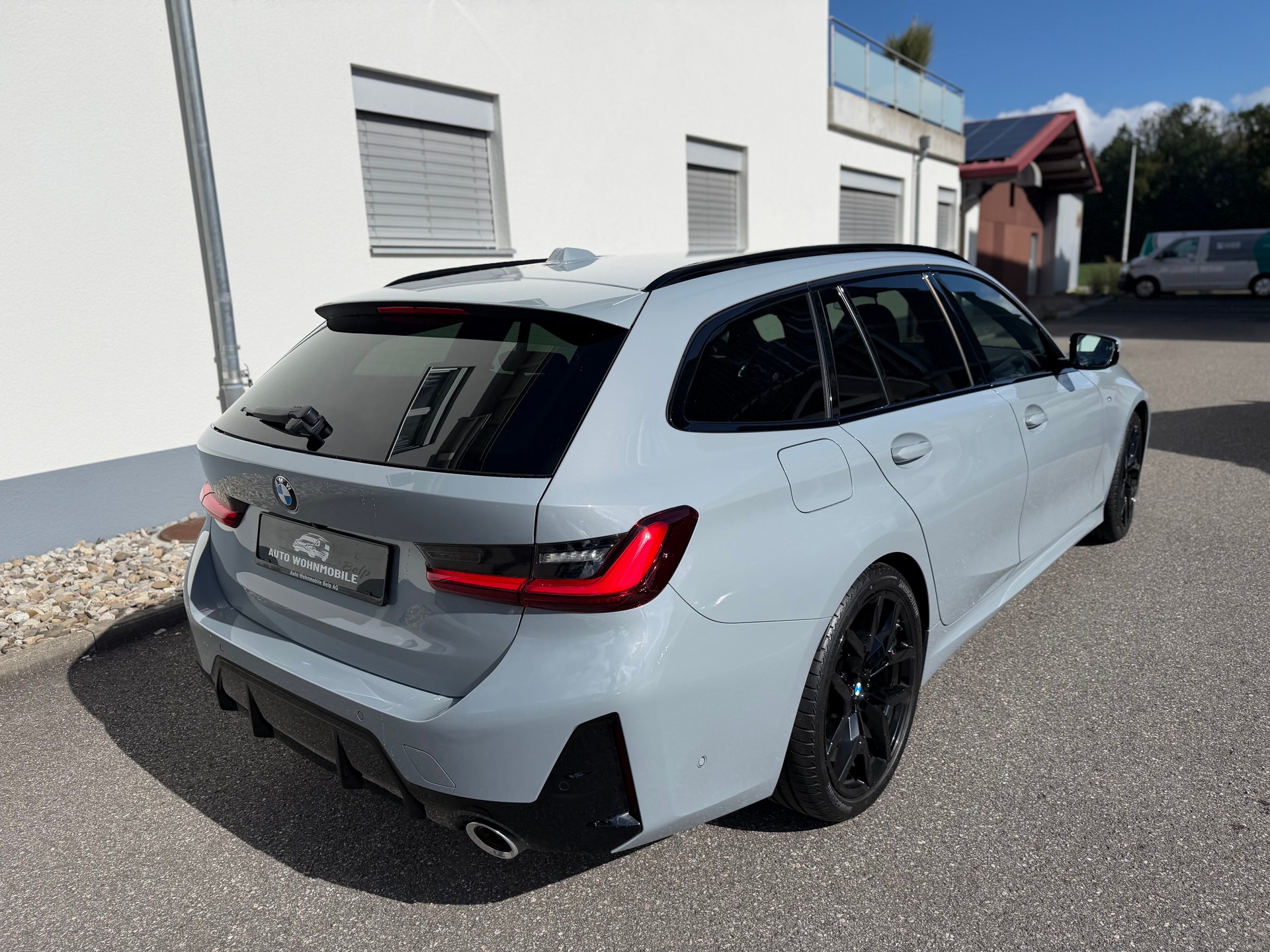 BMW 320d xDrive 48V Touring Steptronic M Sport-image-6