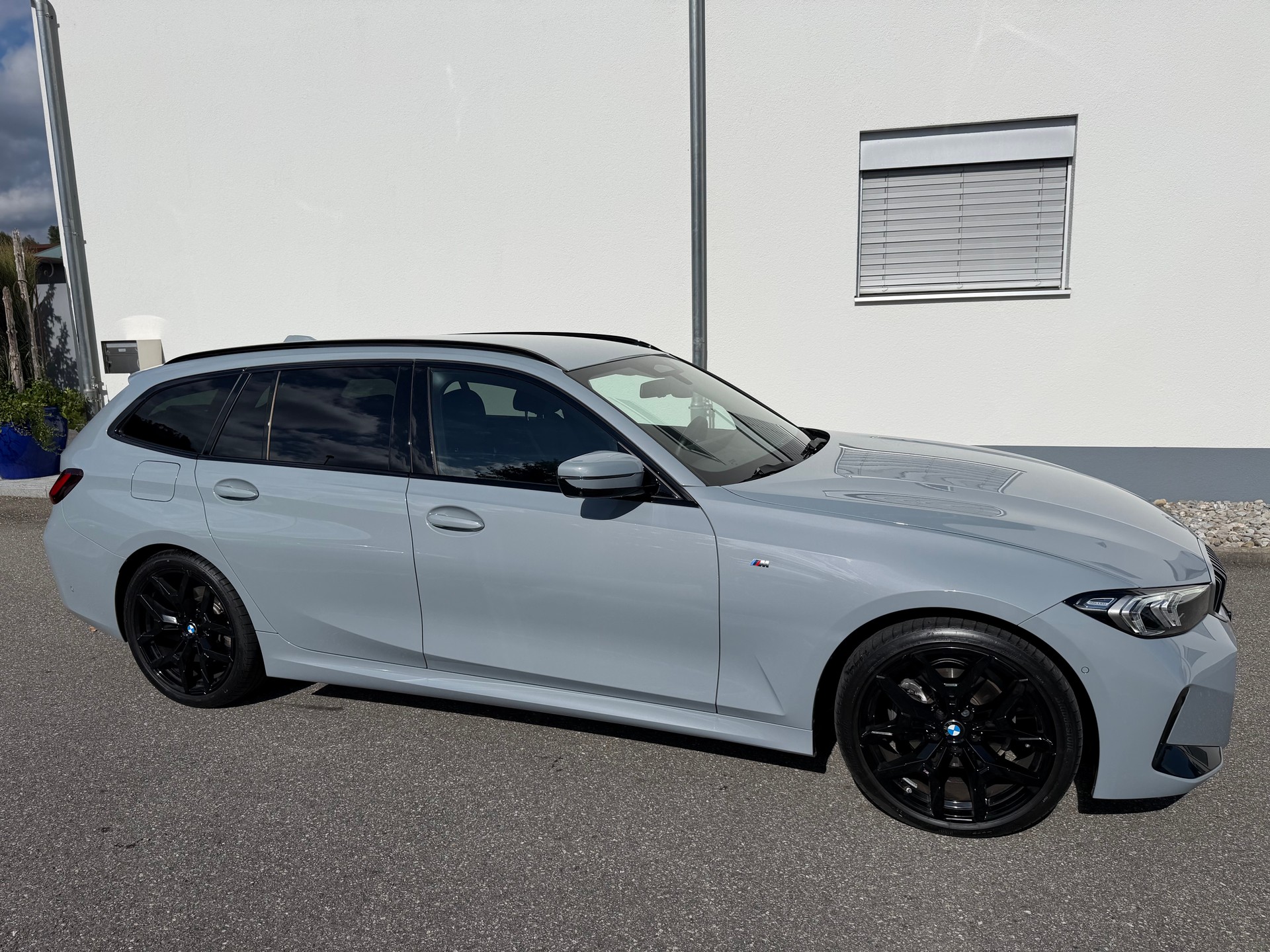 BMW 320d xDrive 48V Touring Steptronic M Sport-image-3