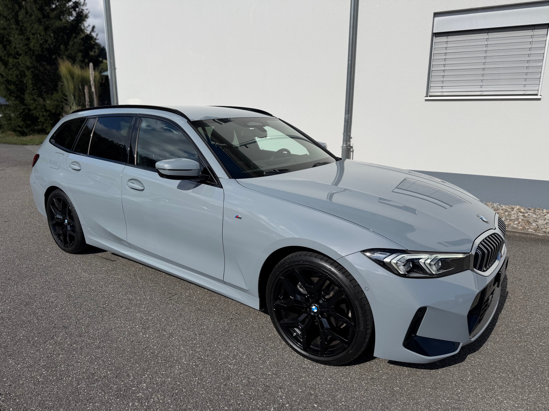 BMW 320d xDrive 48V Touring Steptronic M Sport-image-2