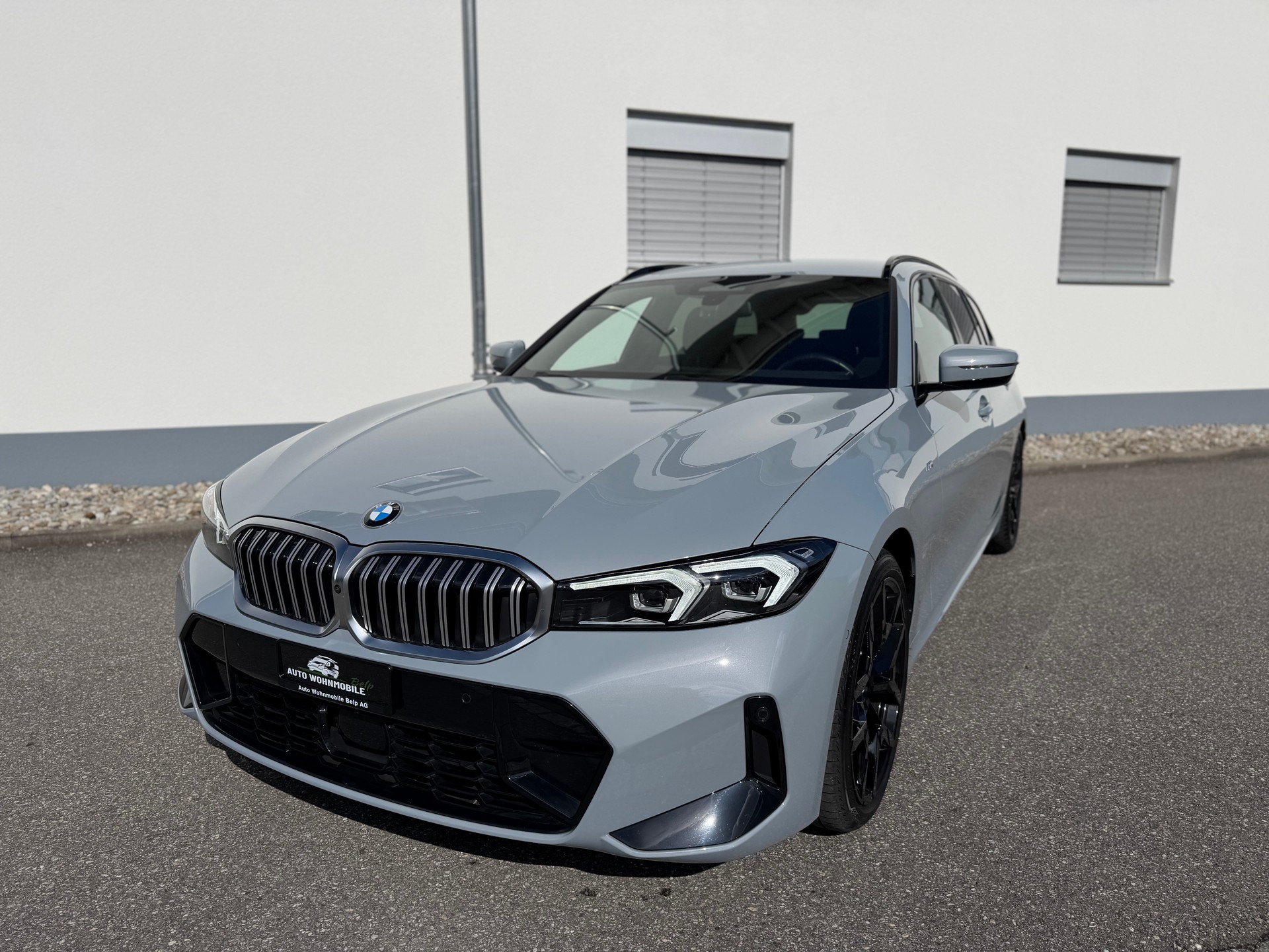 BMW 320d xDrive 48V Touring Steptronic M Sport-image-9