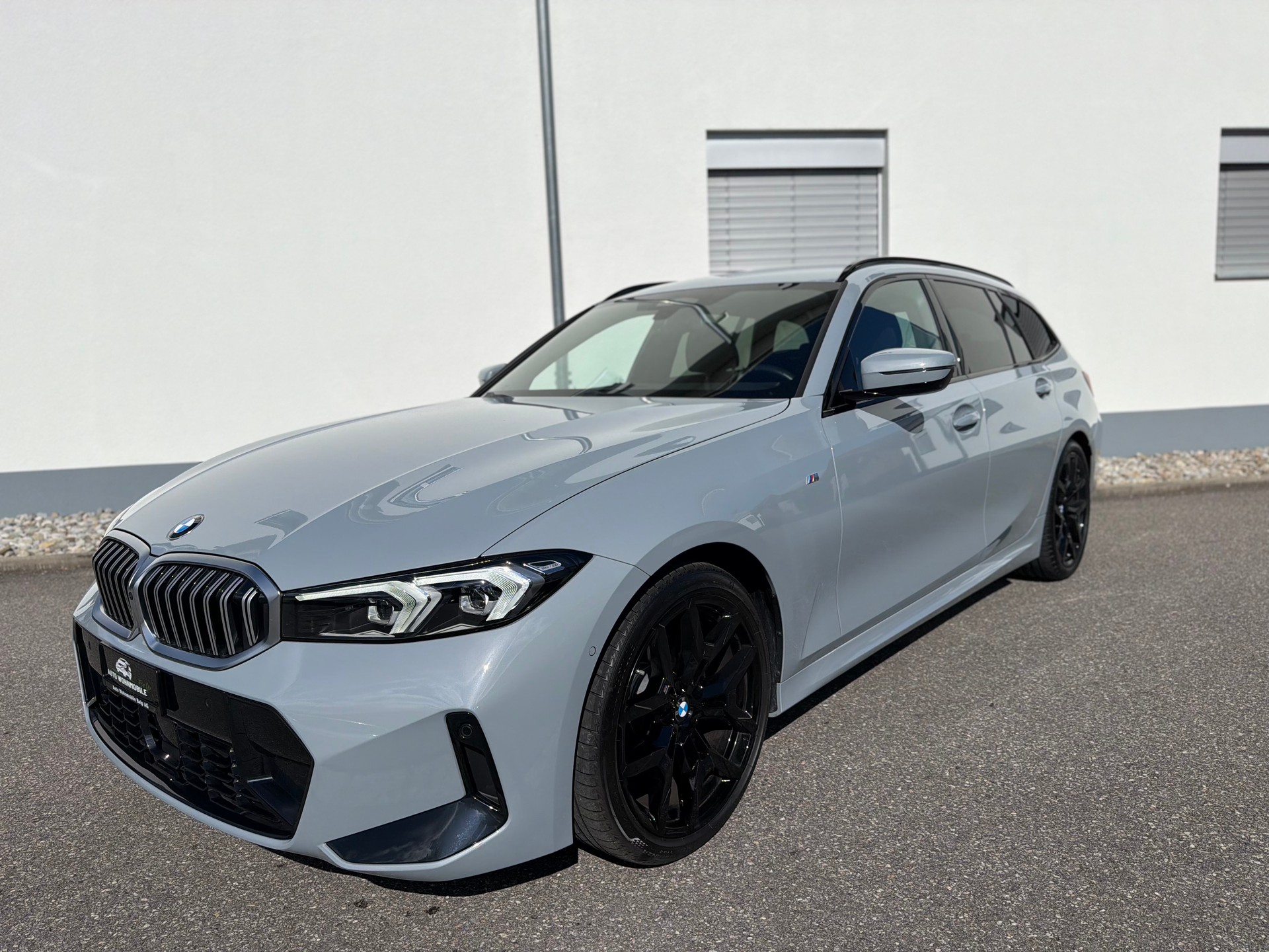 BMW 320d xDrive 48V Touring Steptronic M Sport-image-10