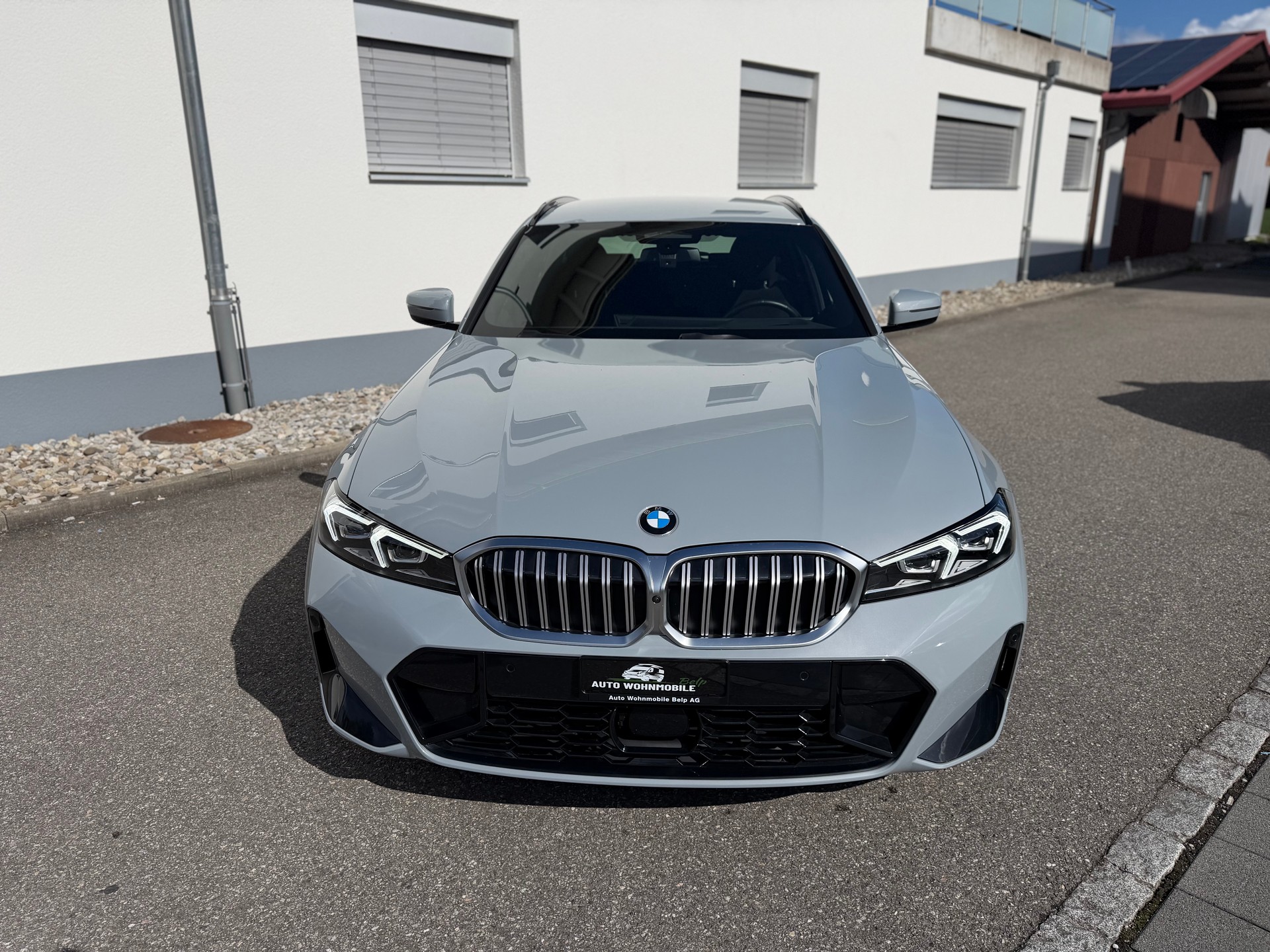 BMW 320d xDrive 48V Touring Steptronic M Sport-image-8