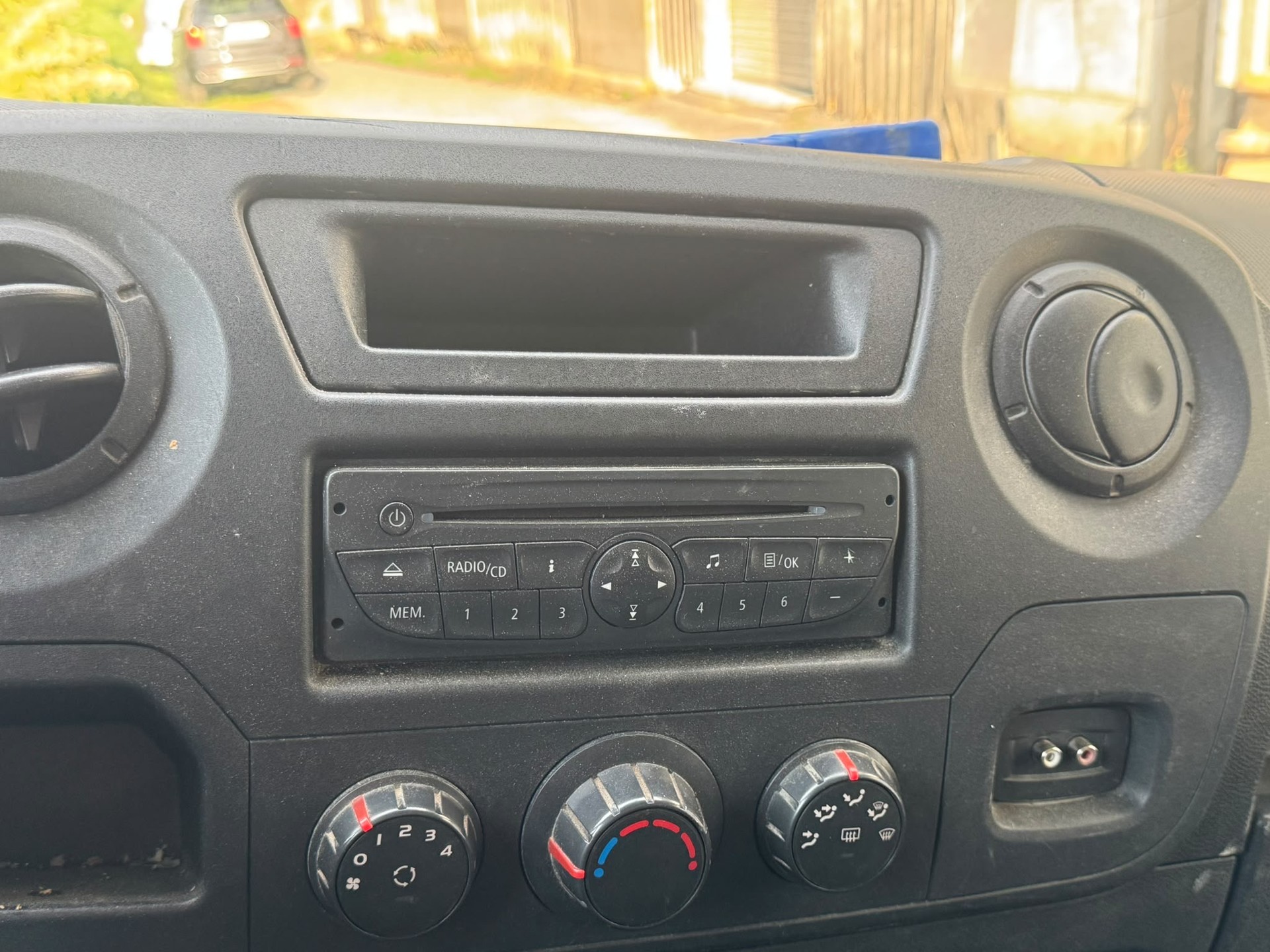 RENAULT Master T35 2.3dCi L2H2-image-3