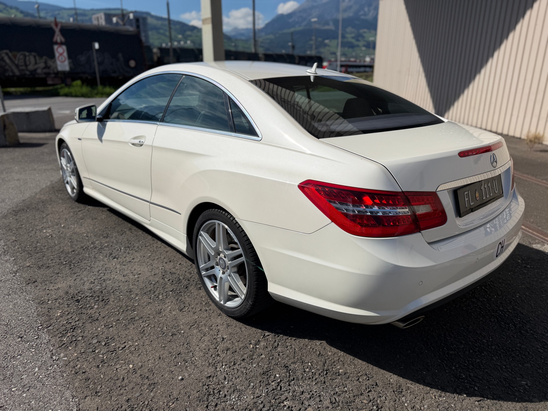 MERCEDES-BENZ E 350 CGI BlueEfficiency 7G-Tronic AMG-Line-image-3