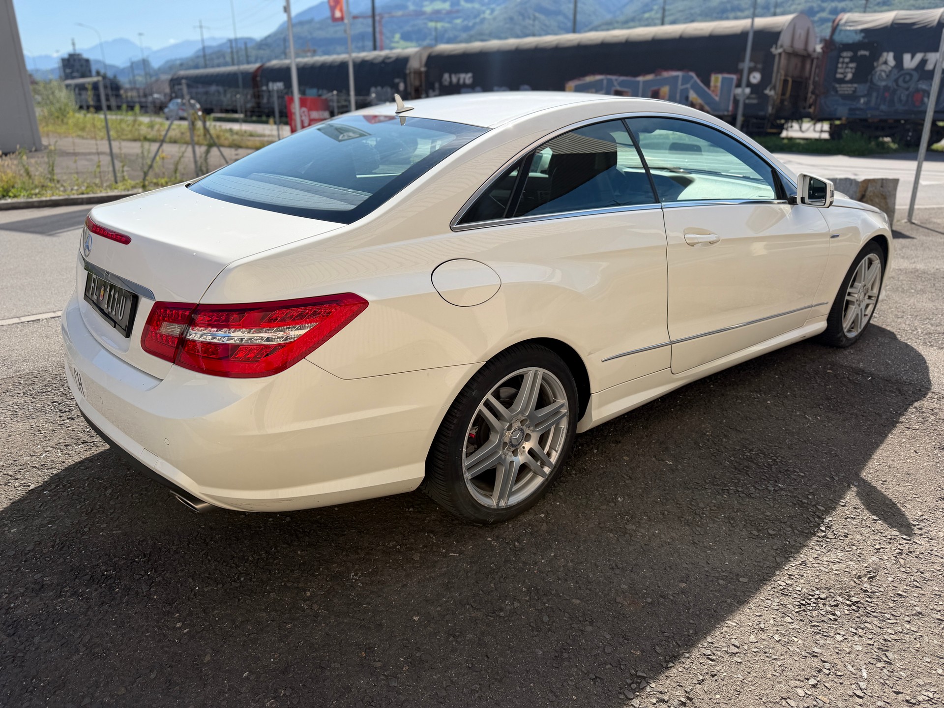 MERCEDES-BENZ E 350 CGI BlueEfficiency 7G-Tronic AMG-Line-image-5
