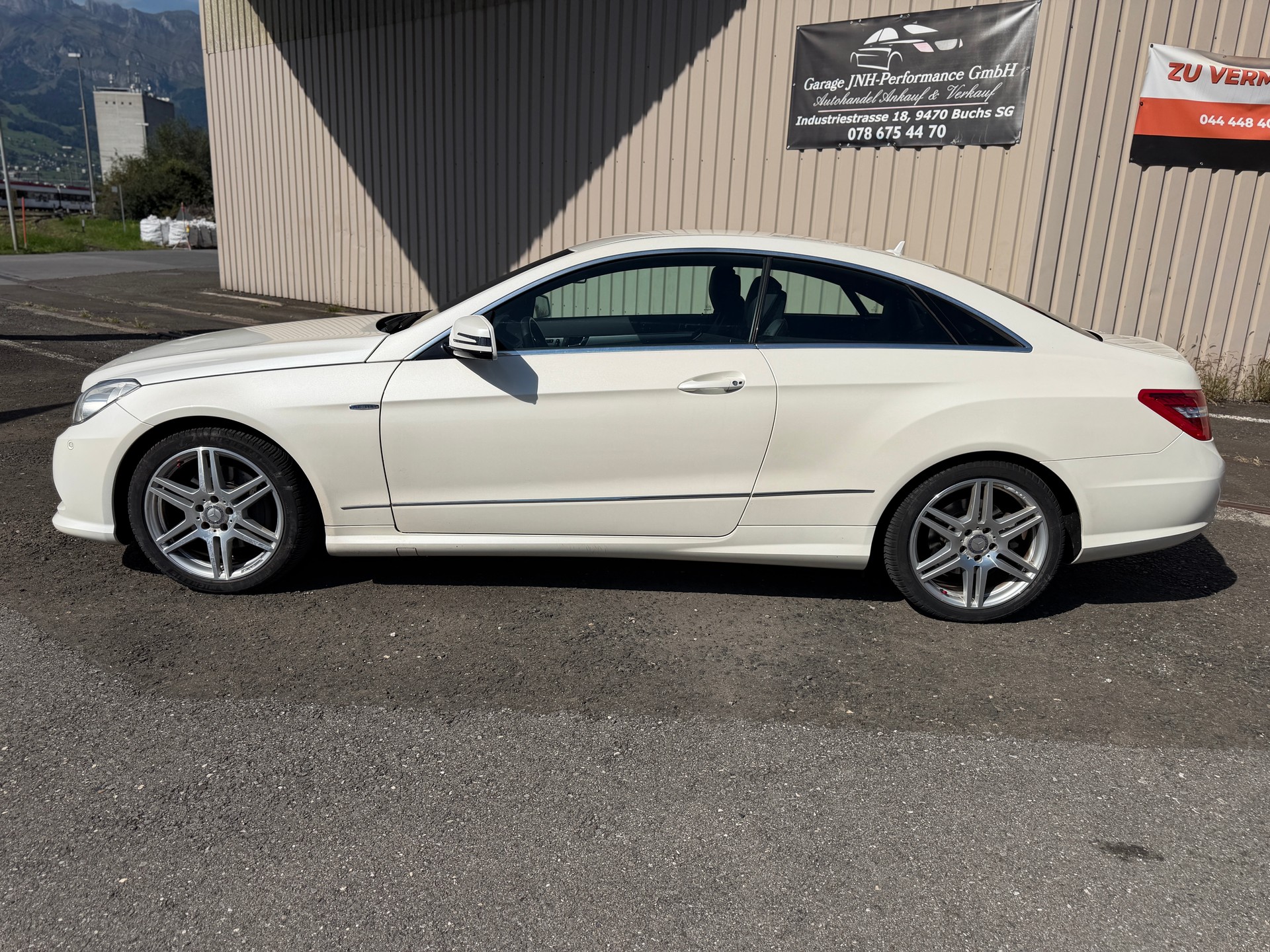 MERCEDES-BENZ E 350 CGI BlueEfficiency 7G-Tronic AMG-Line-image-2