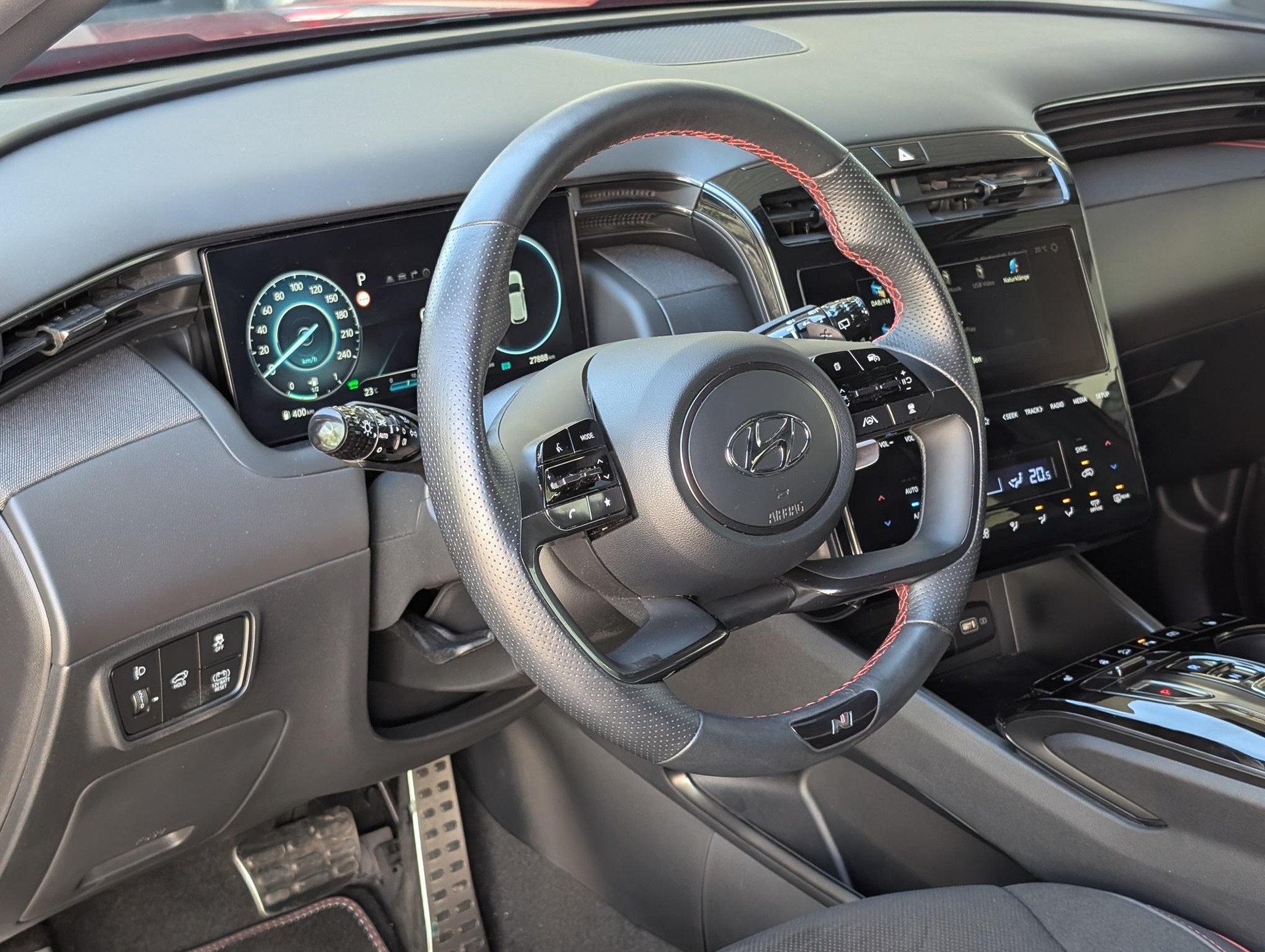 HYUNDAI Tucson 1.6 T-GDi HEV N-Line 4WD-image-16
